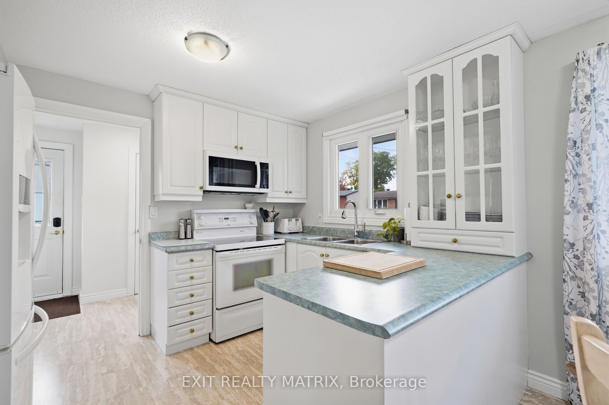 499 Gilles Street Property Photo 5