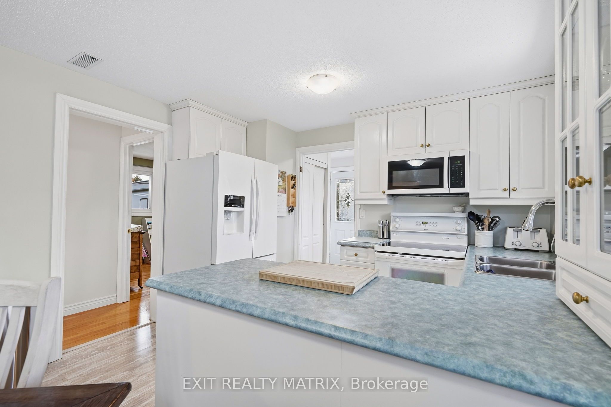 499 Gilles Street Property Photo 8