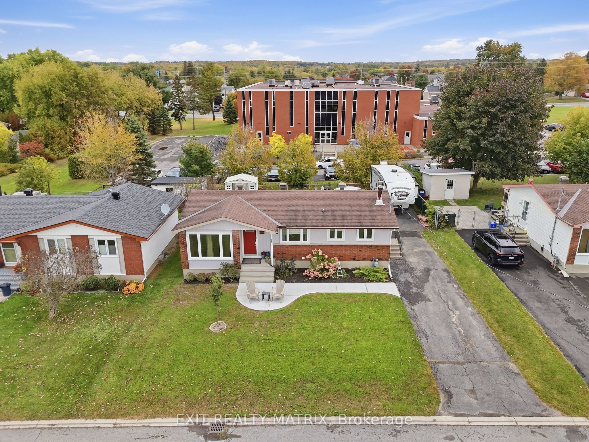 499 Gilles Street Property Photo 33