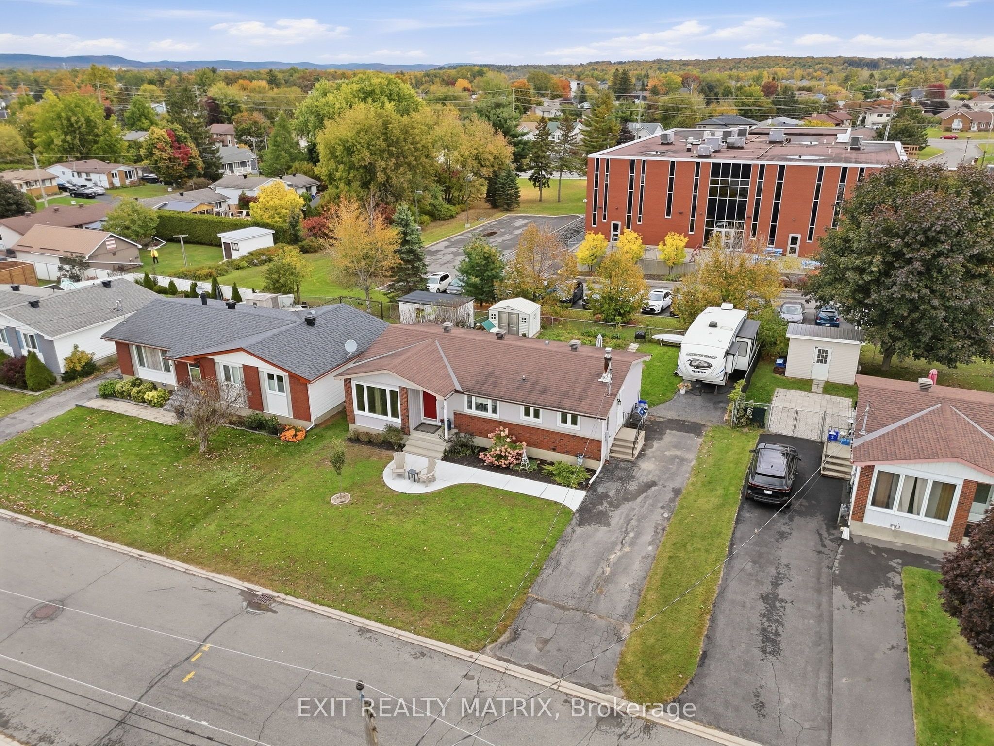499 Gilles Street Property Photo 34