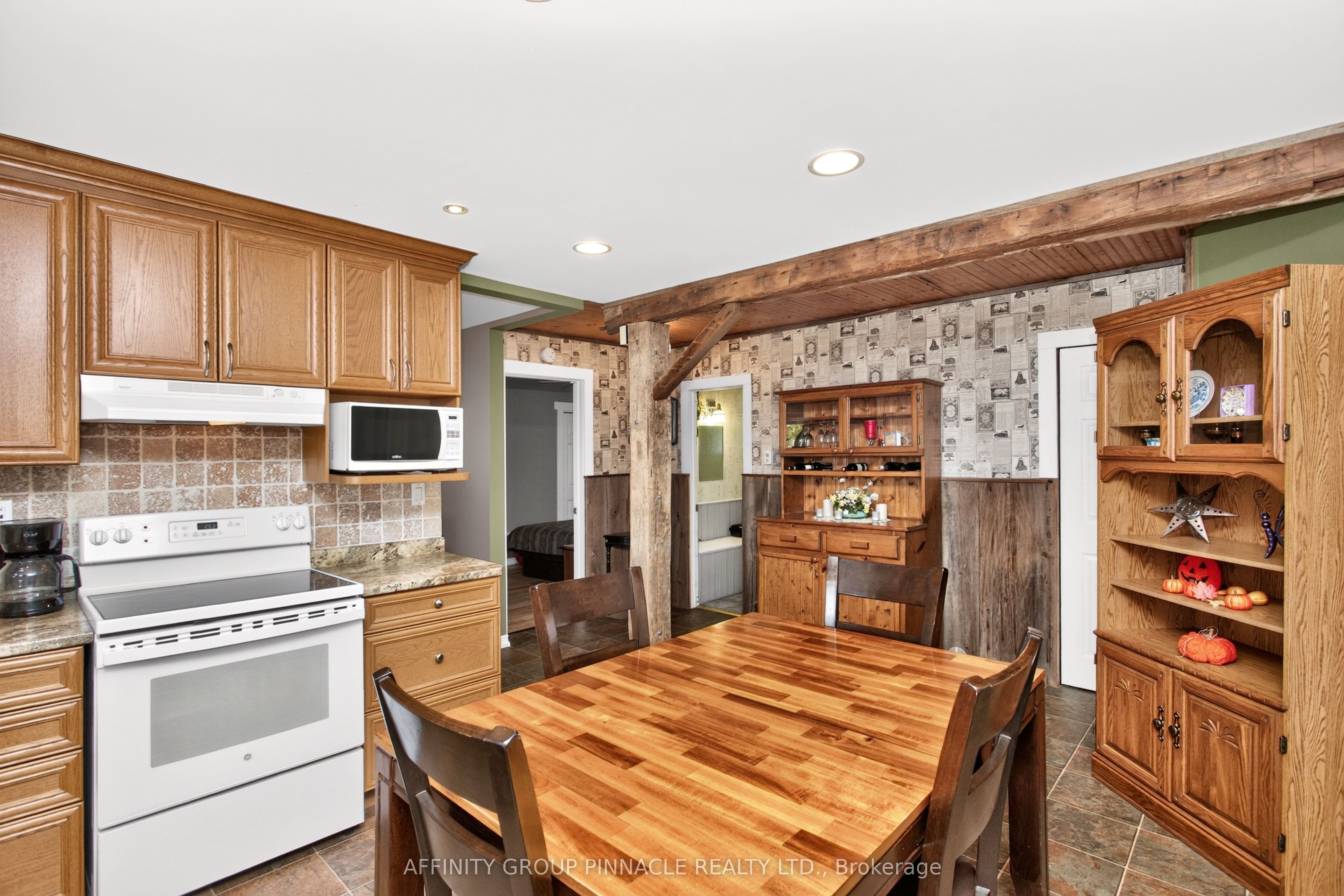 5666 35 Highway Property Photo 8