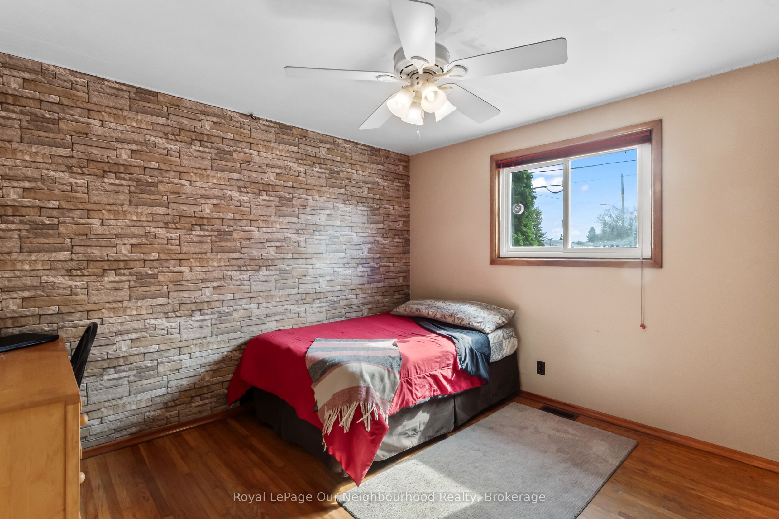 546 Burwash Street Property Photo 11
