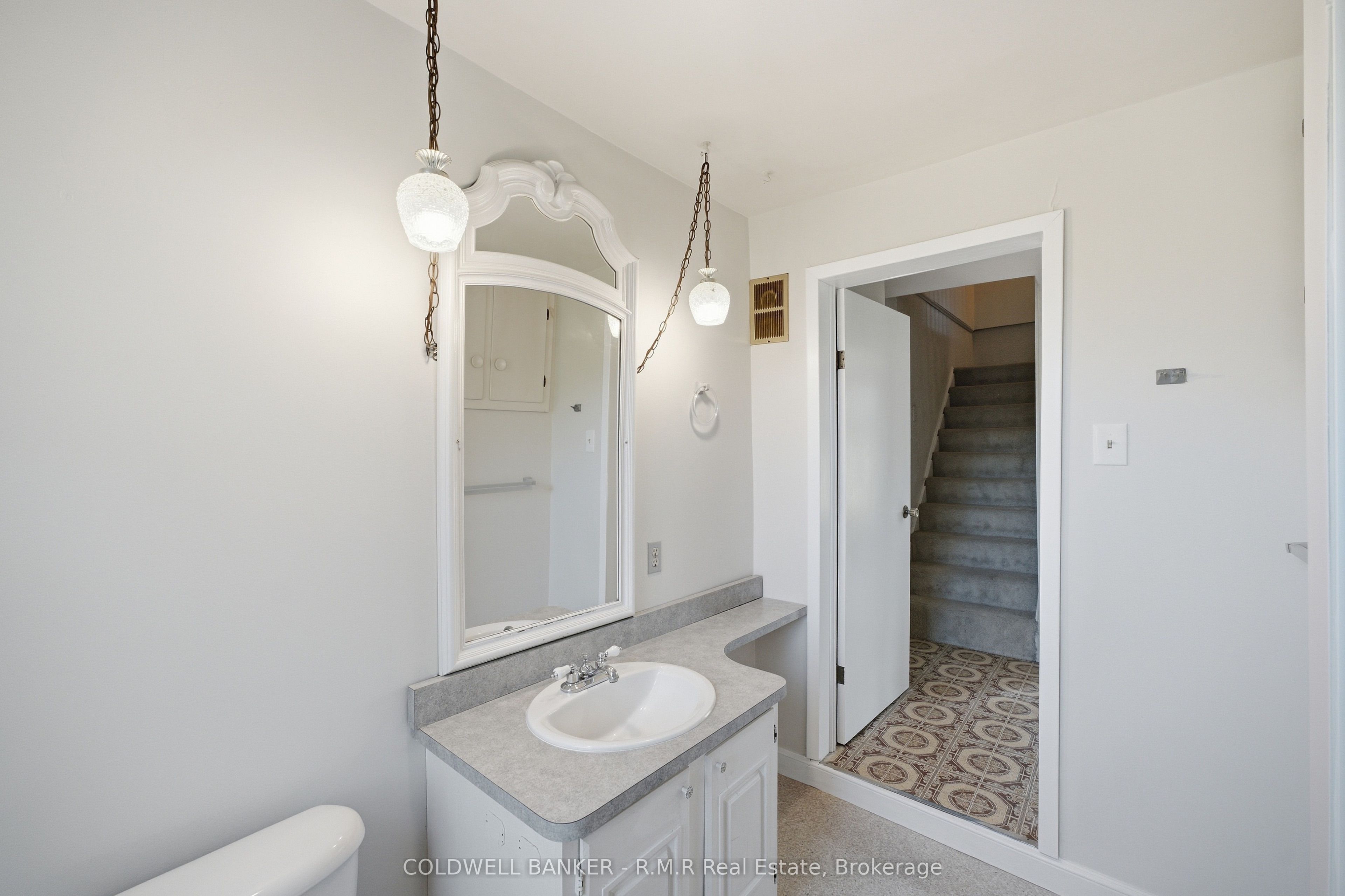 10 Church Street Property Photo 19