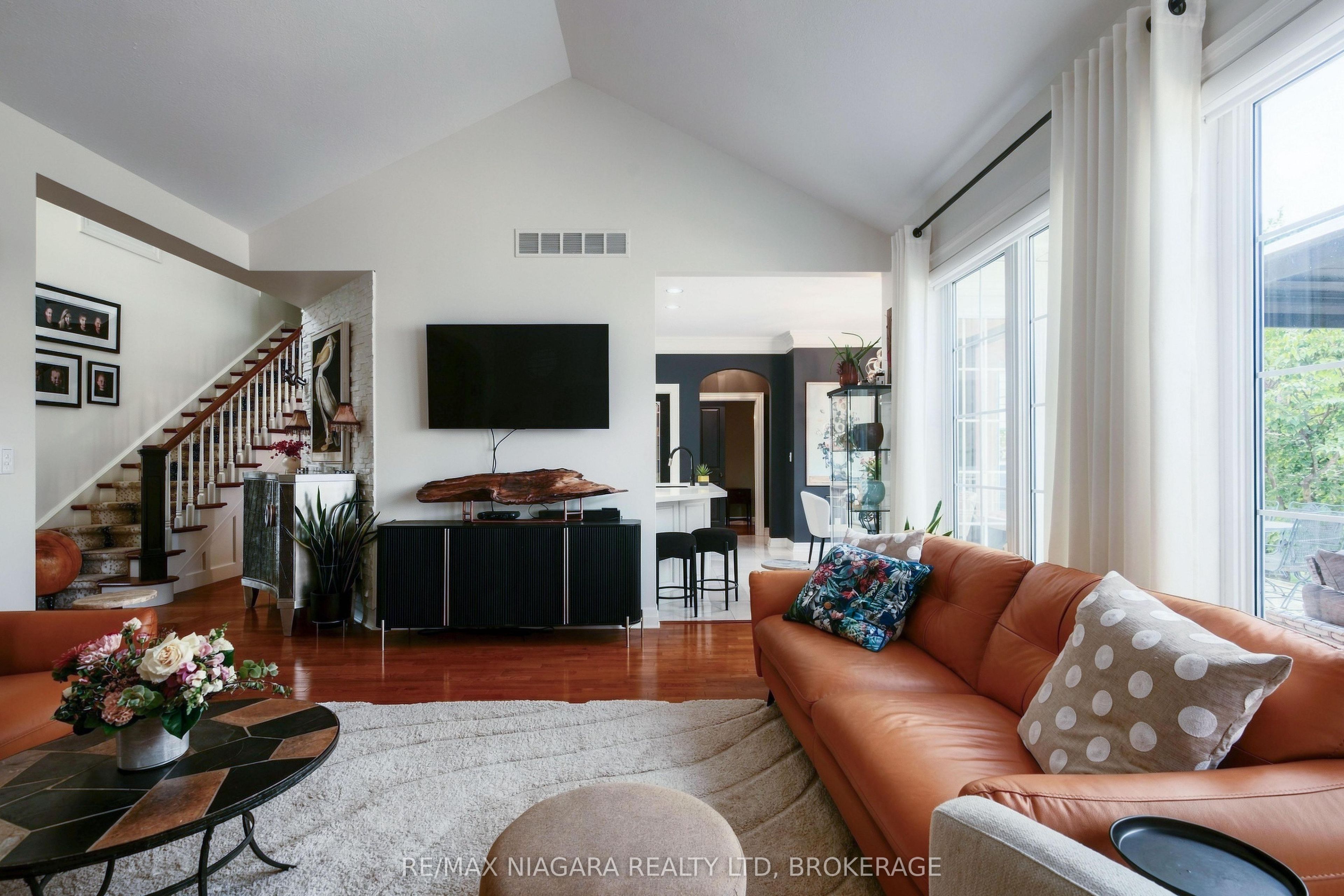 655 Charlotte Street Property Photo 11