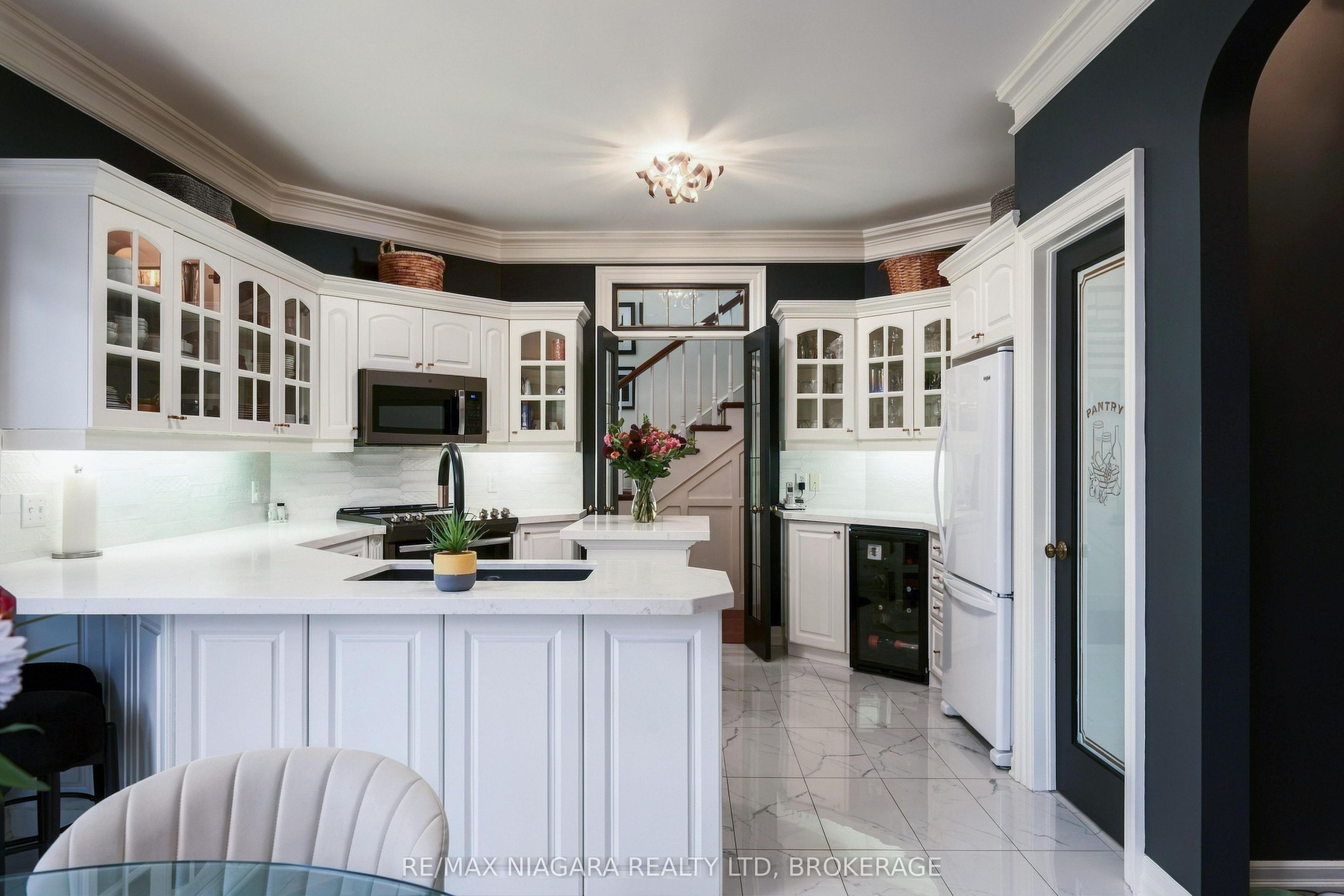 655 Charlotte Street Property Photo 12