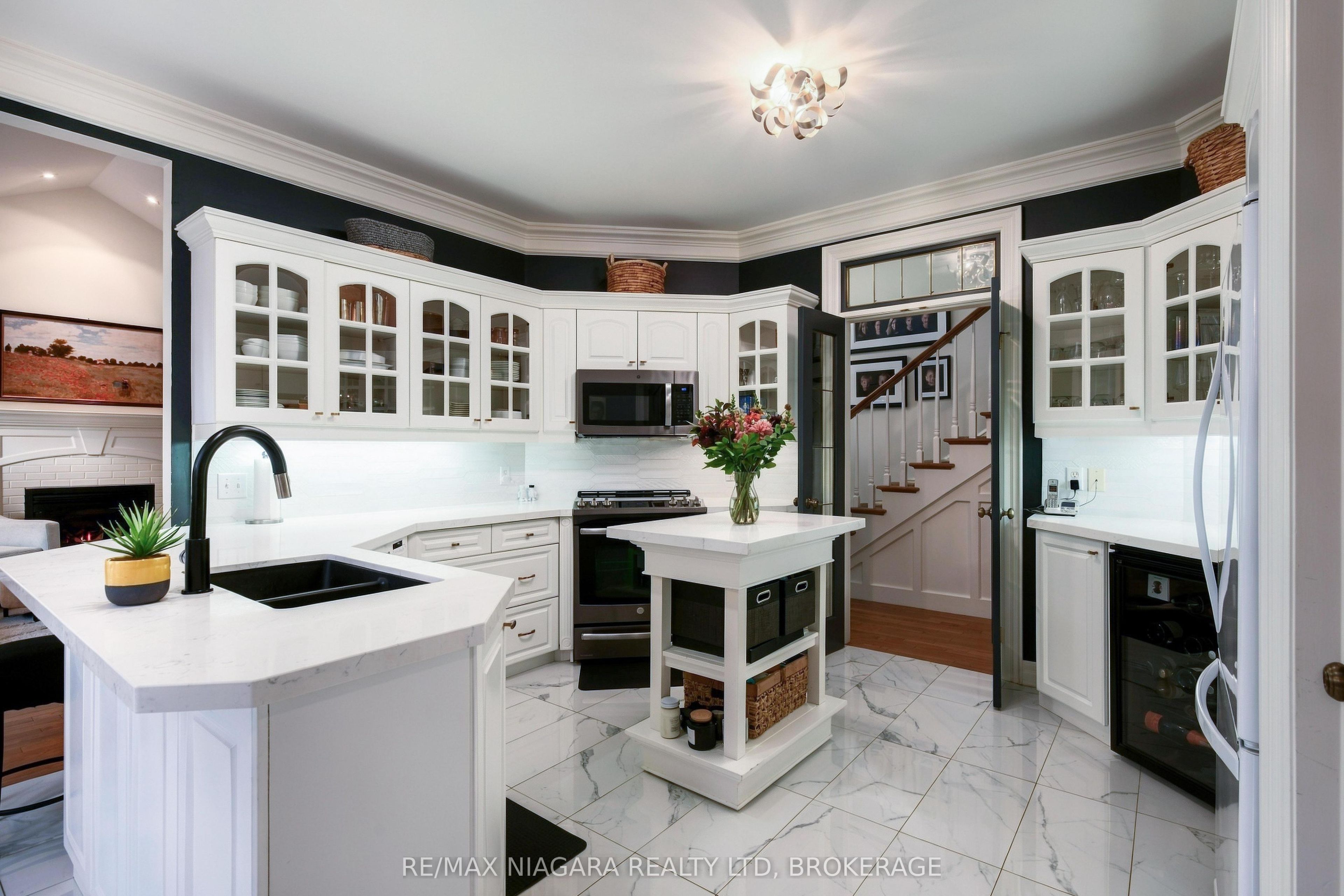 655 Charlotte Street Property Photo 14