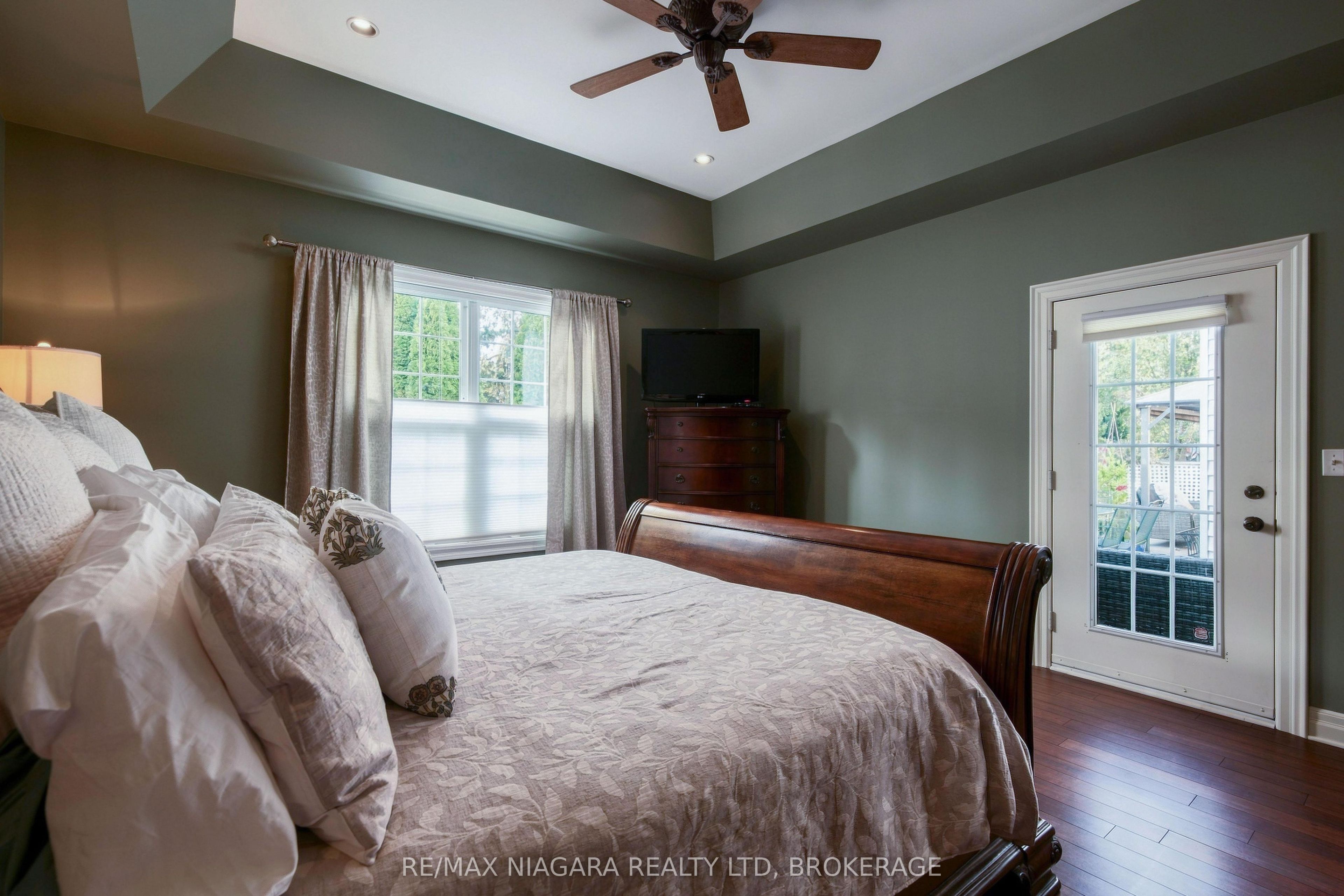 655 Charlotte Street Property Photo 17