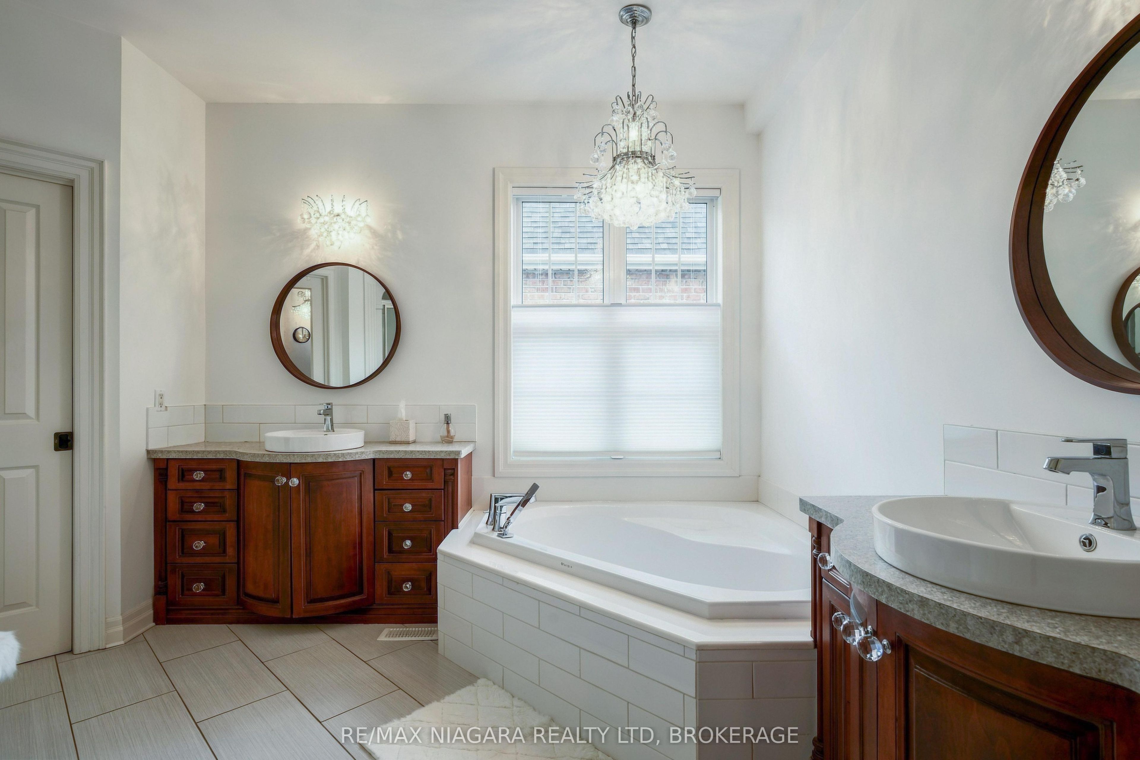 655 Charlotte Street Property Photo 18