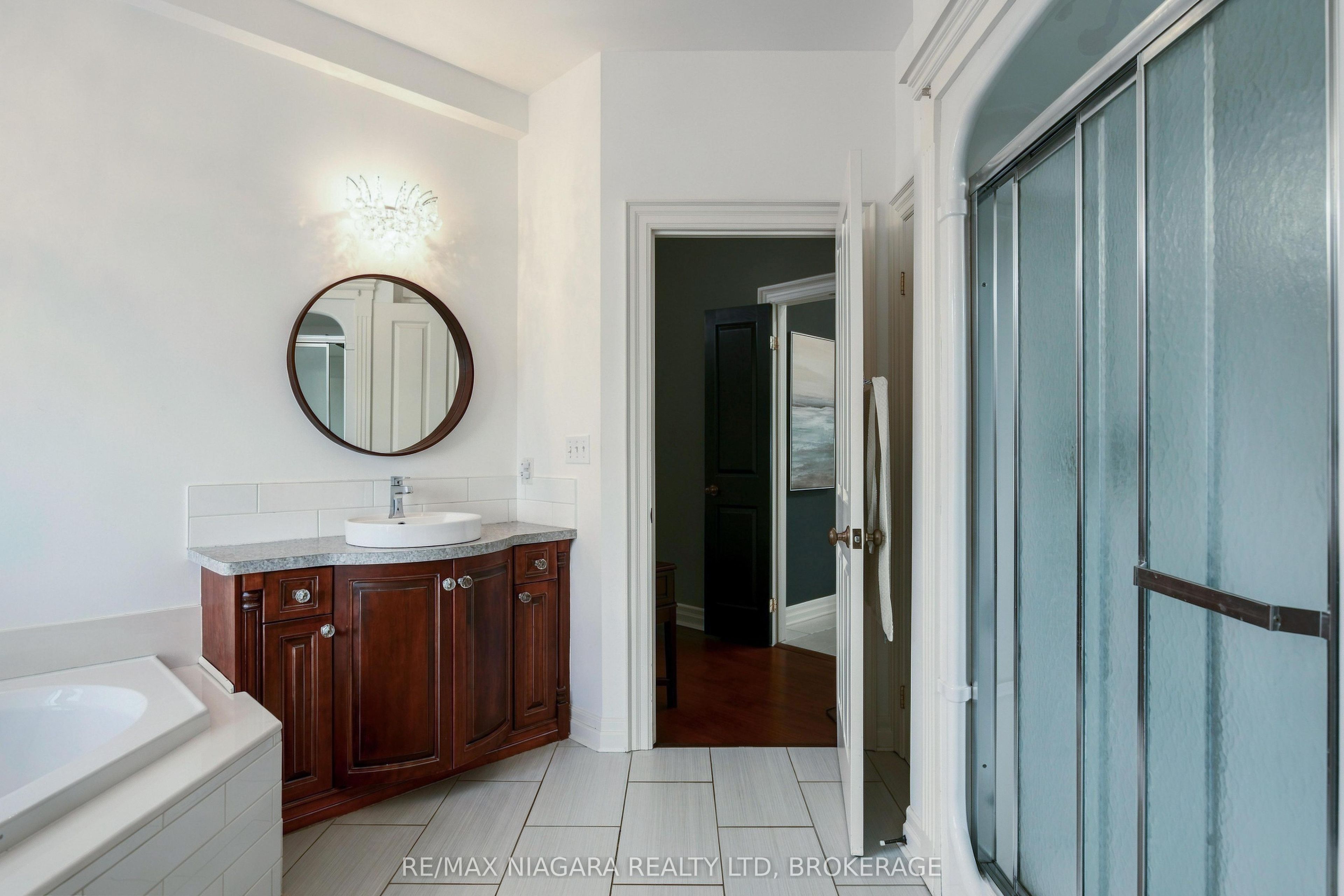 655 Charlotte Street Property Photo 19