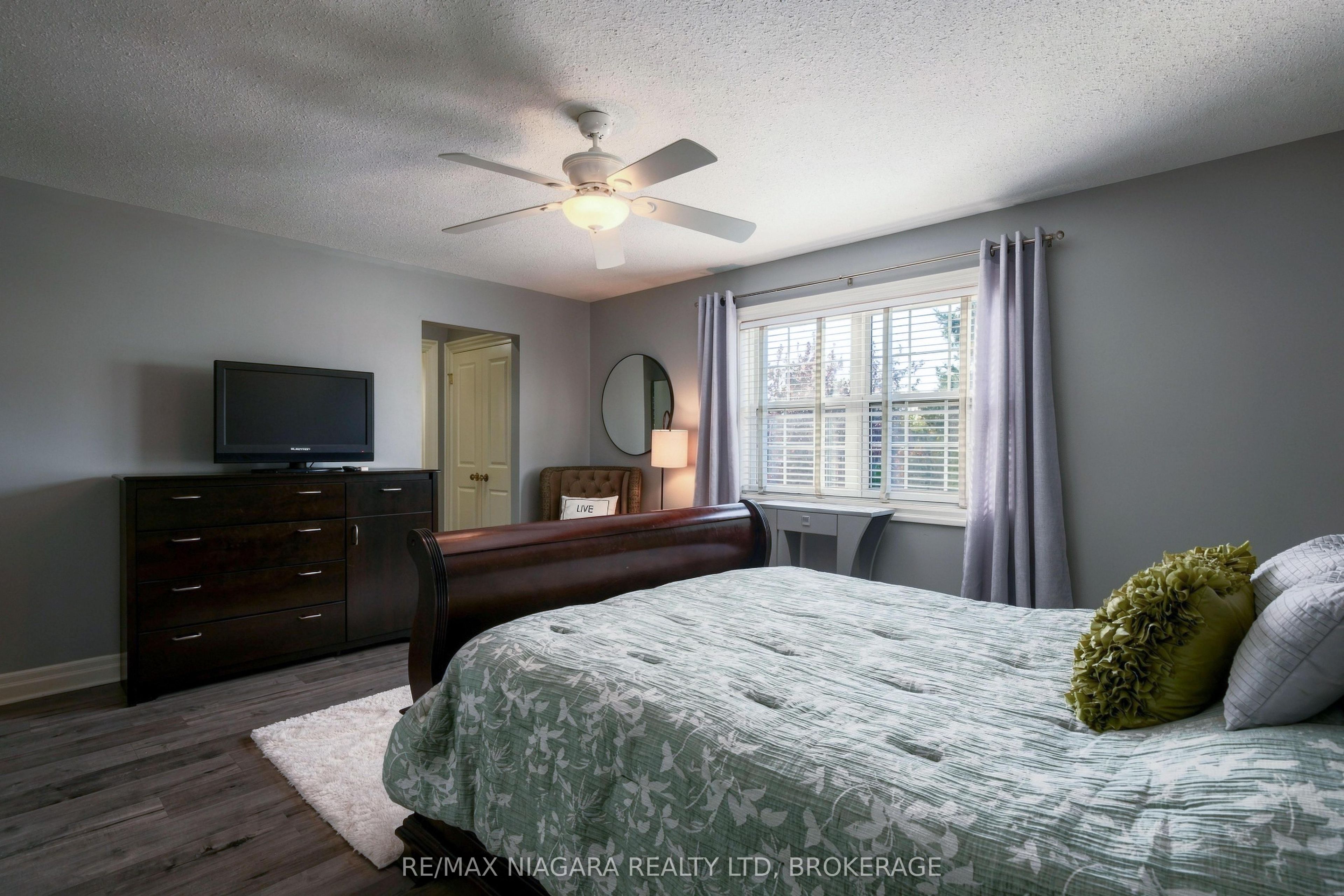 655 Charlotte Street Property Photo 24