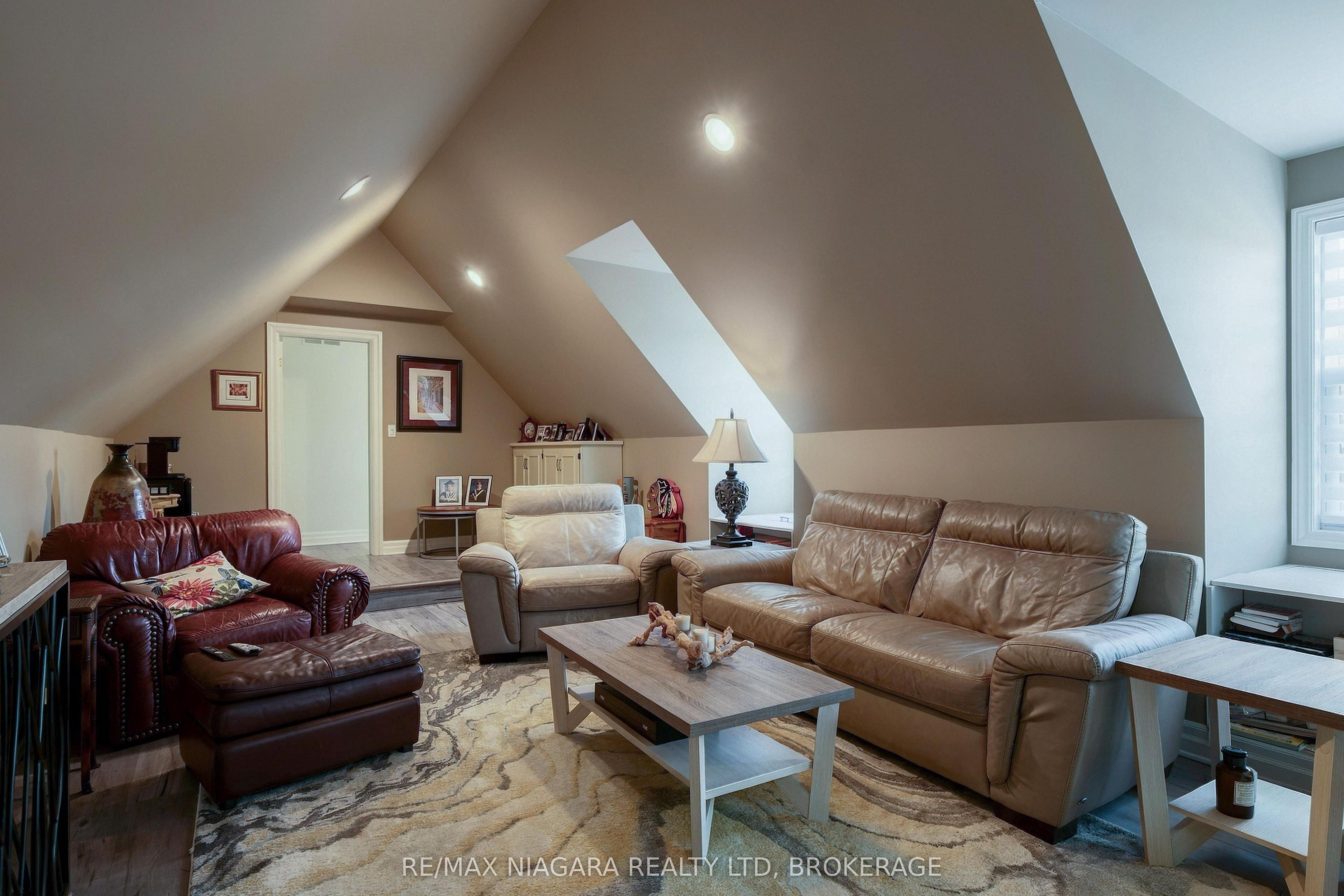 655 Charlotte Street Property Photo 29
