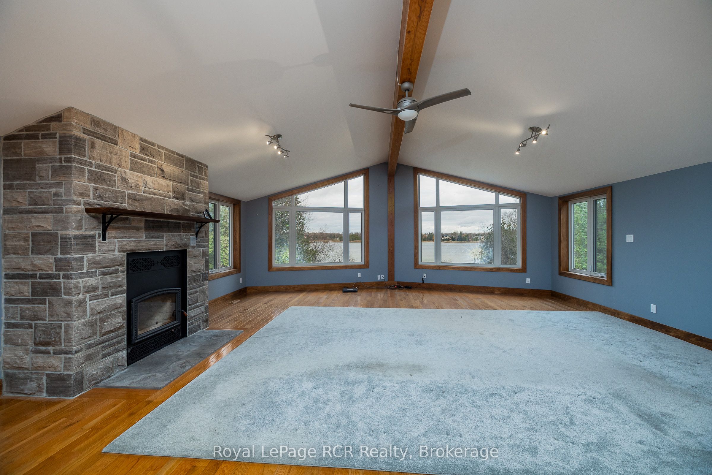 123 Lakeview Road Property Photo 6