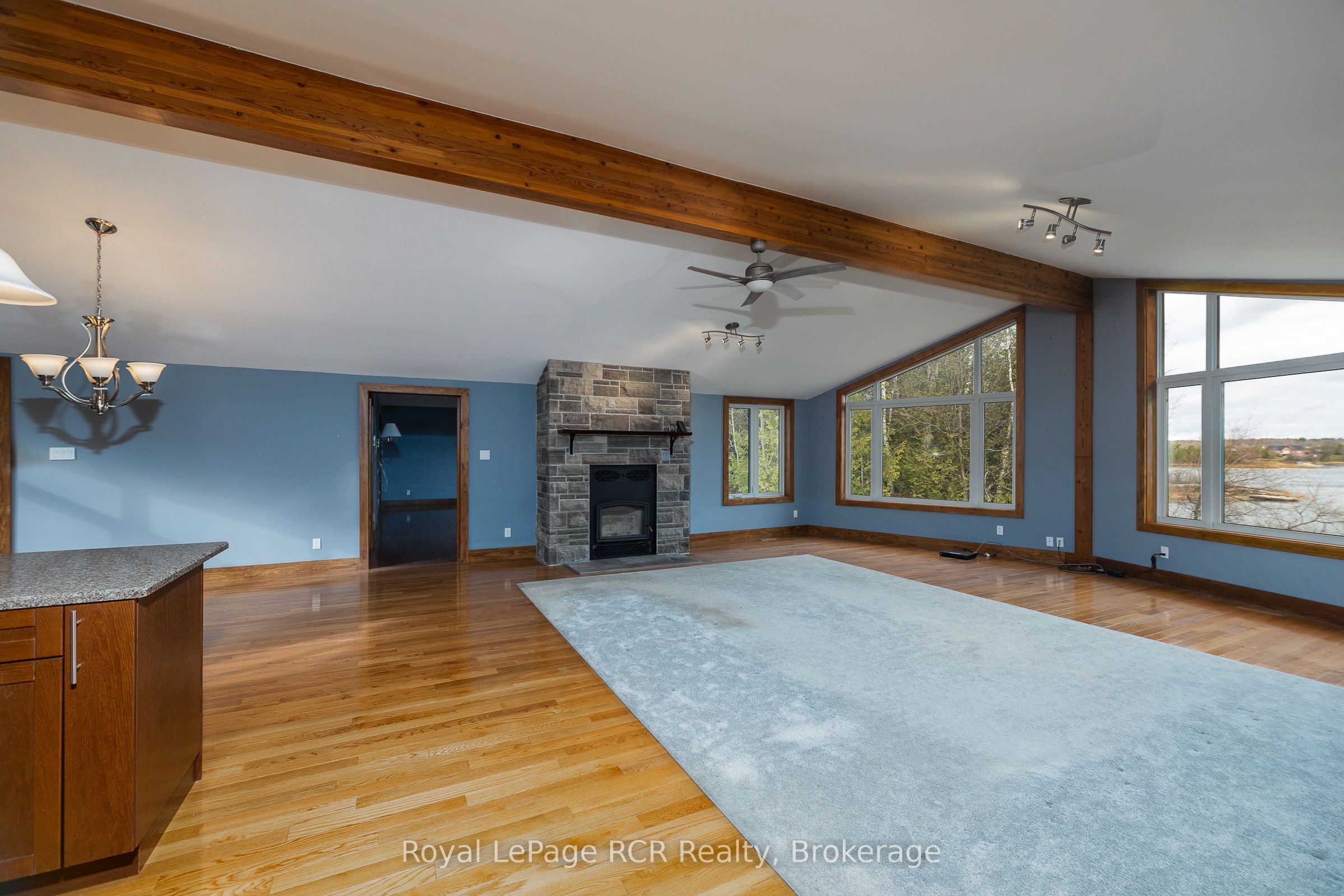 123 Lakeview Road Property Photo 7