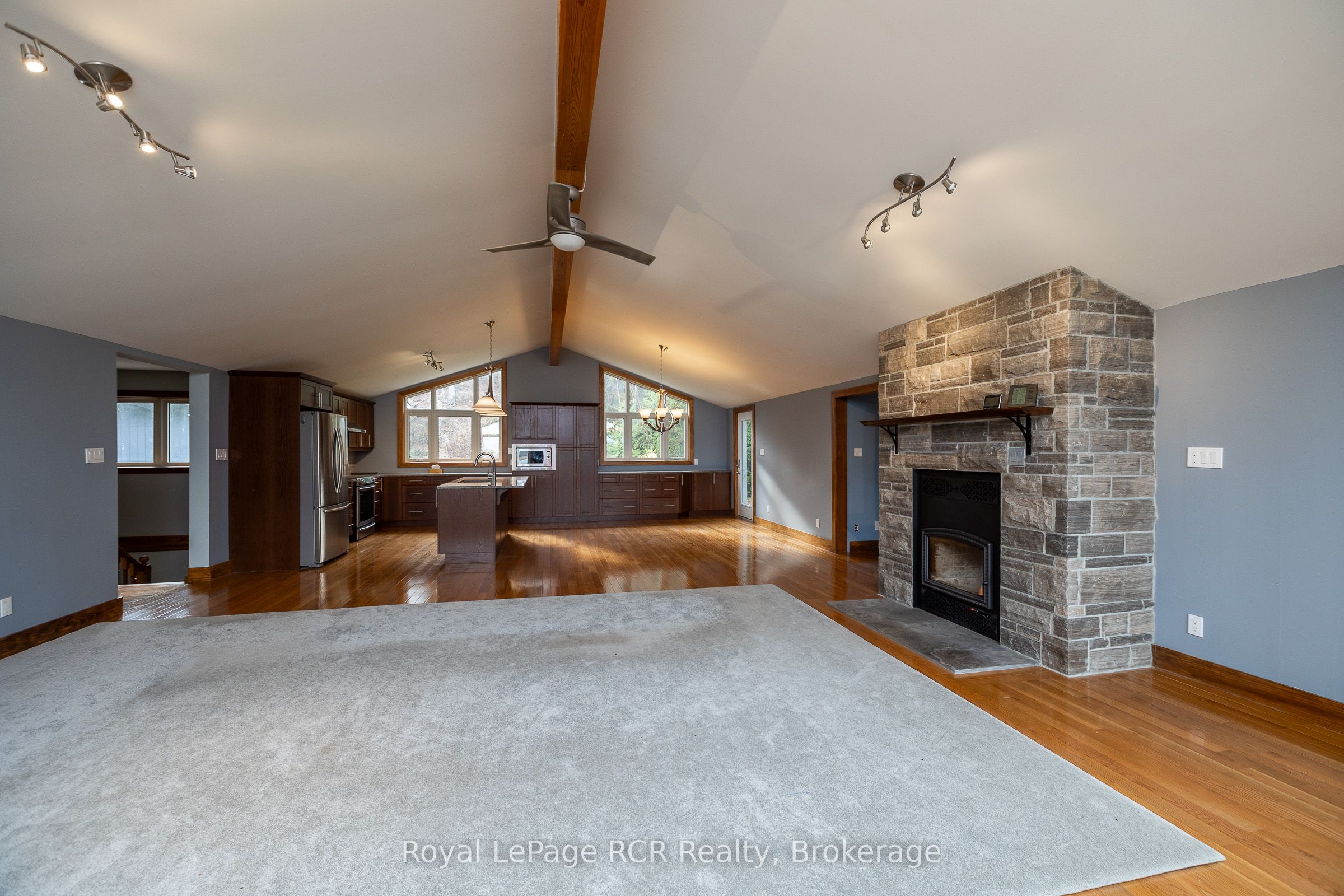 123 Lakeview Road Property Photo 8