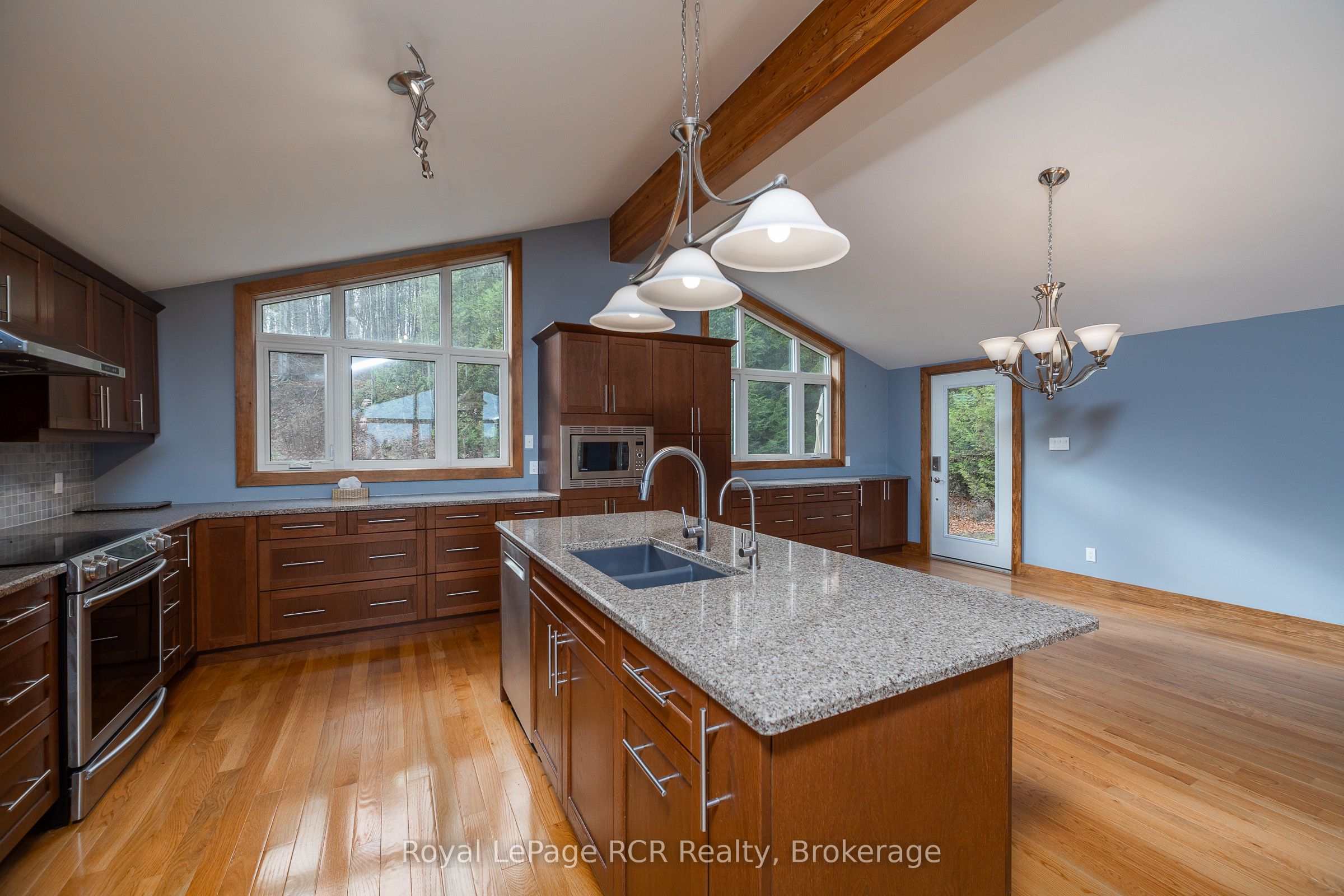 123 Lakeview Road Property Photo 12
