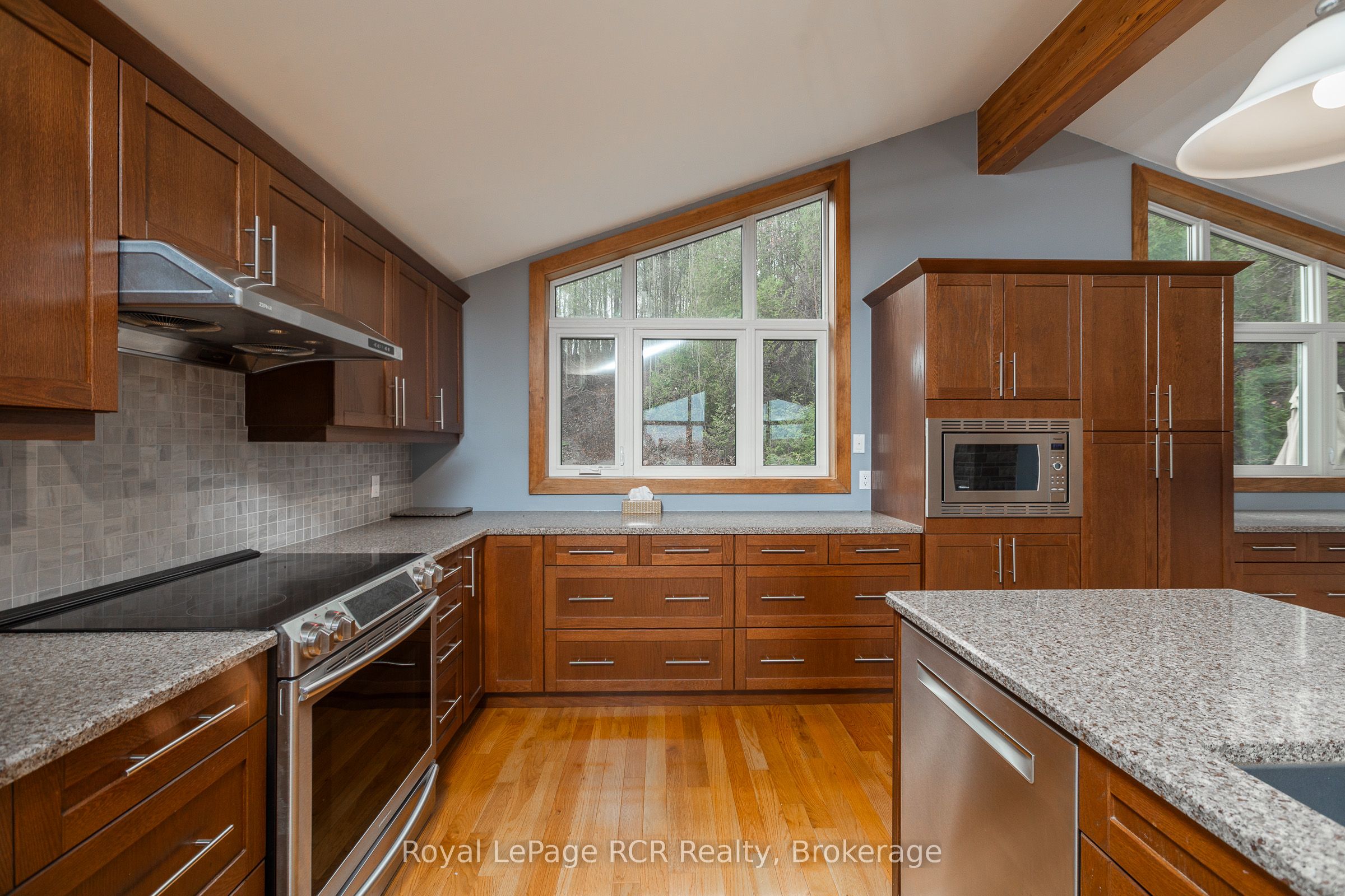 123 Lakeview Road Property Photo 13