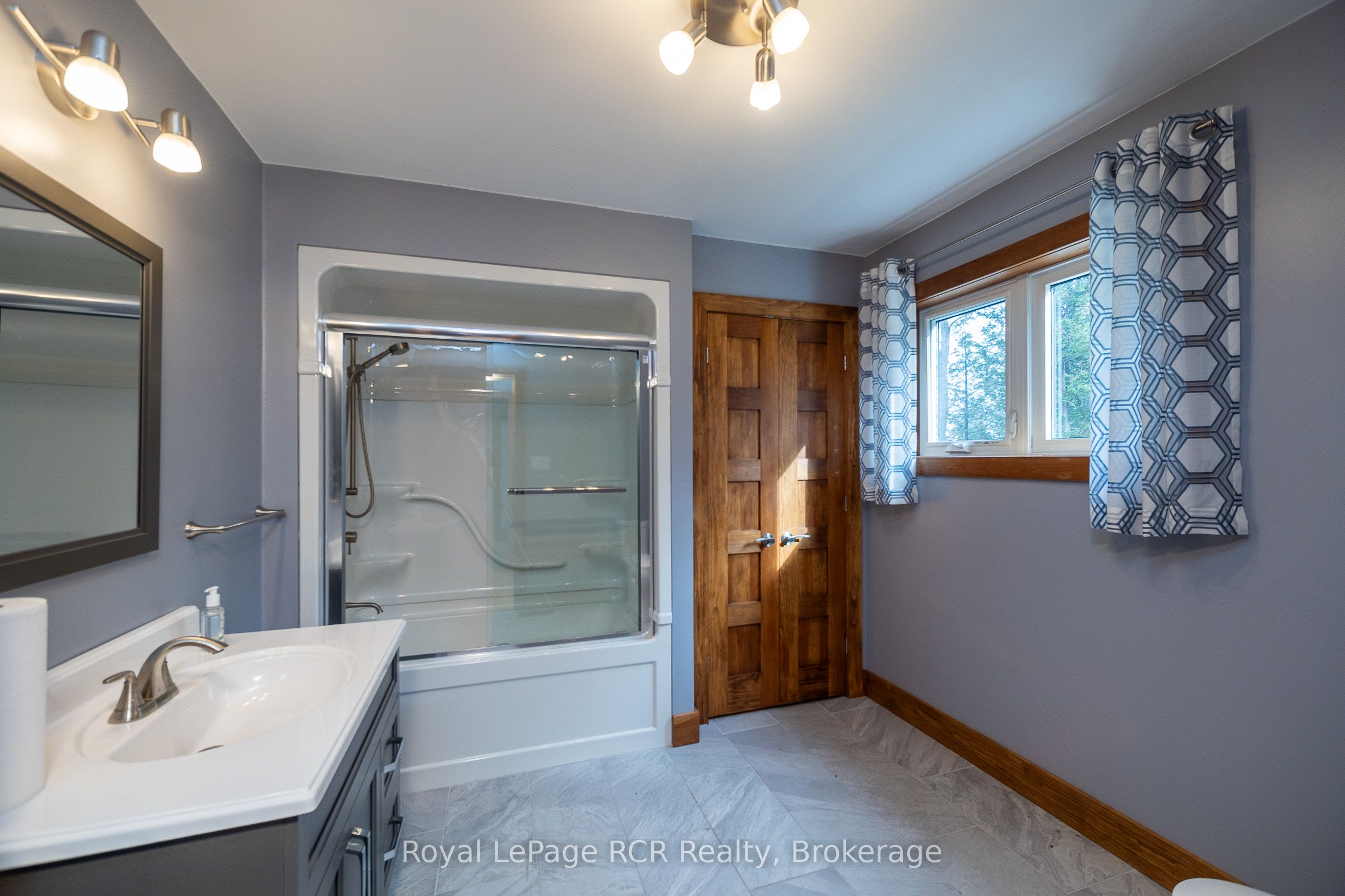 123 Lakeview Road Property Photo 20