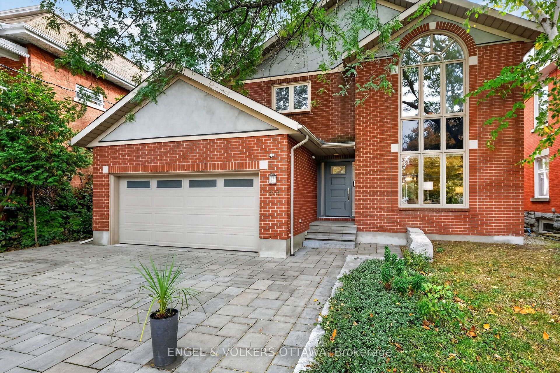628 Byron Avenue Property Photo 4