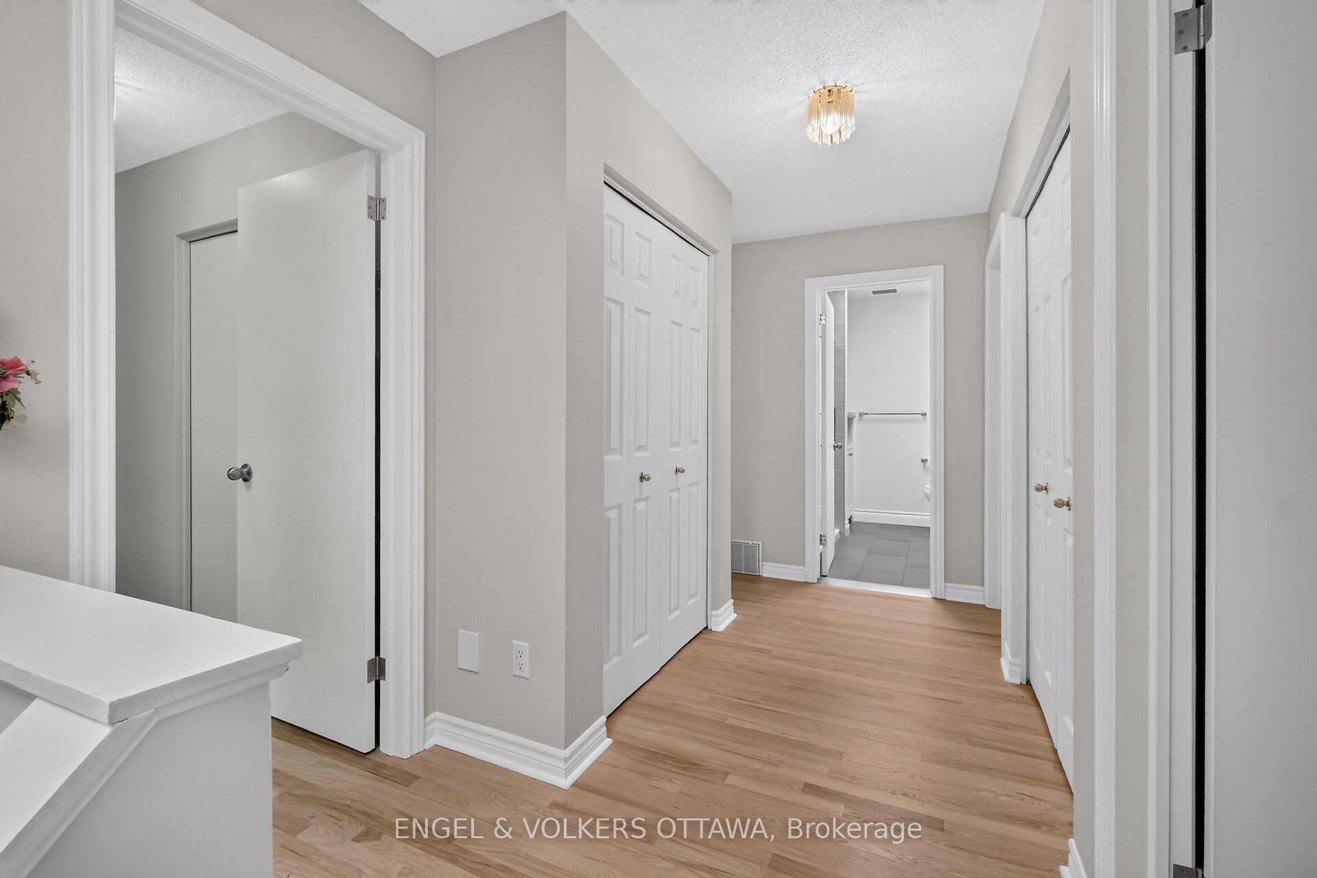 628 Byron Avenue Property Photo 25