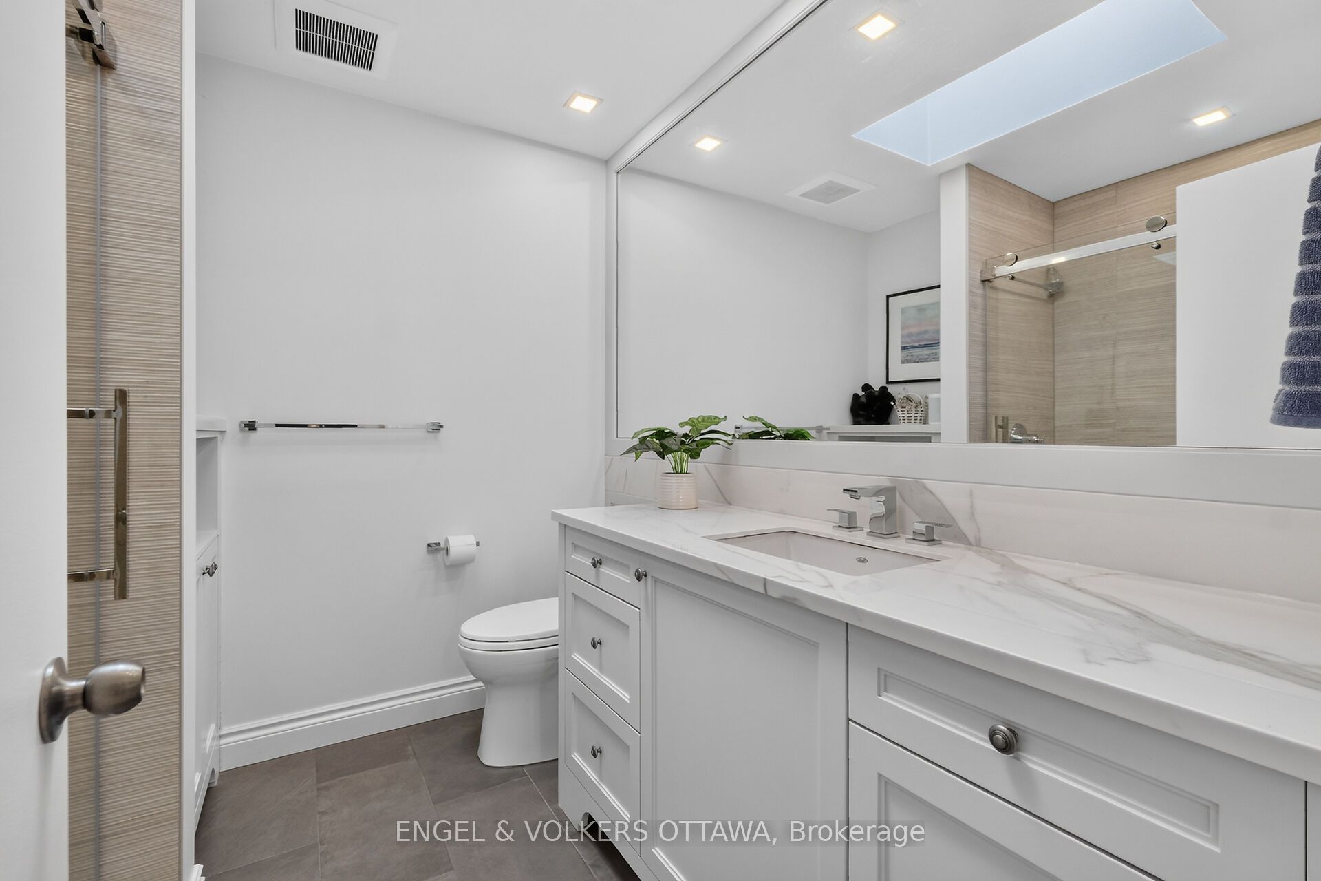 628 Byron Avenue Property Photo 33