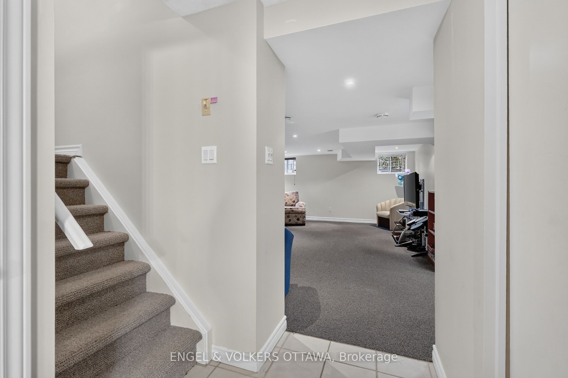628 Byron Avenue Property Photo 36