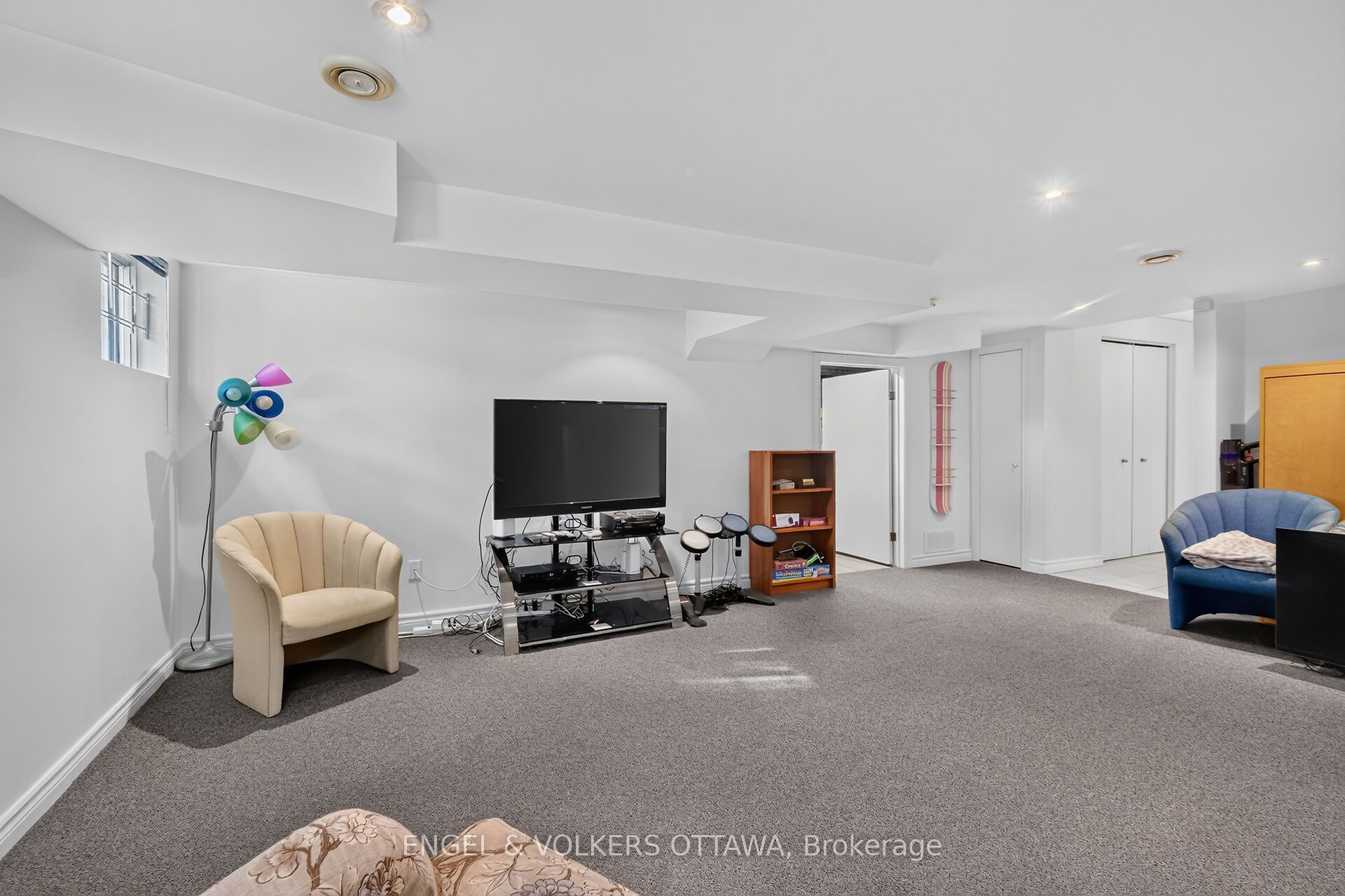 628 Byron Avenue Property Photo 38