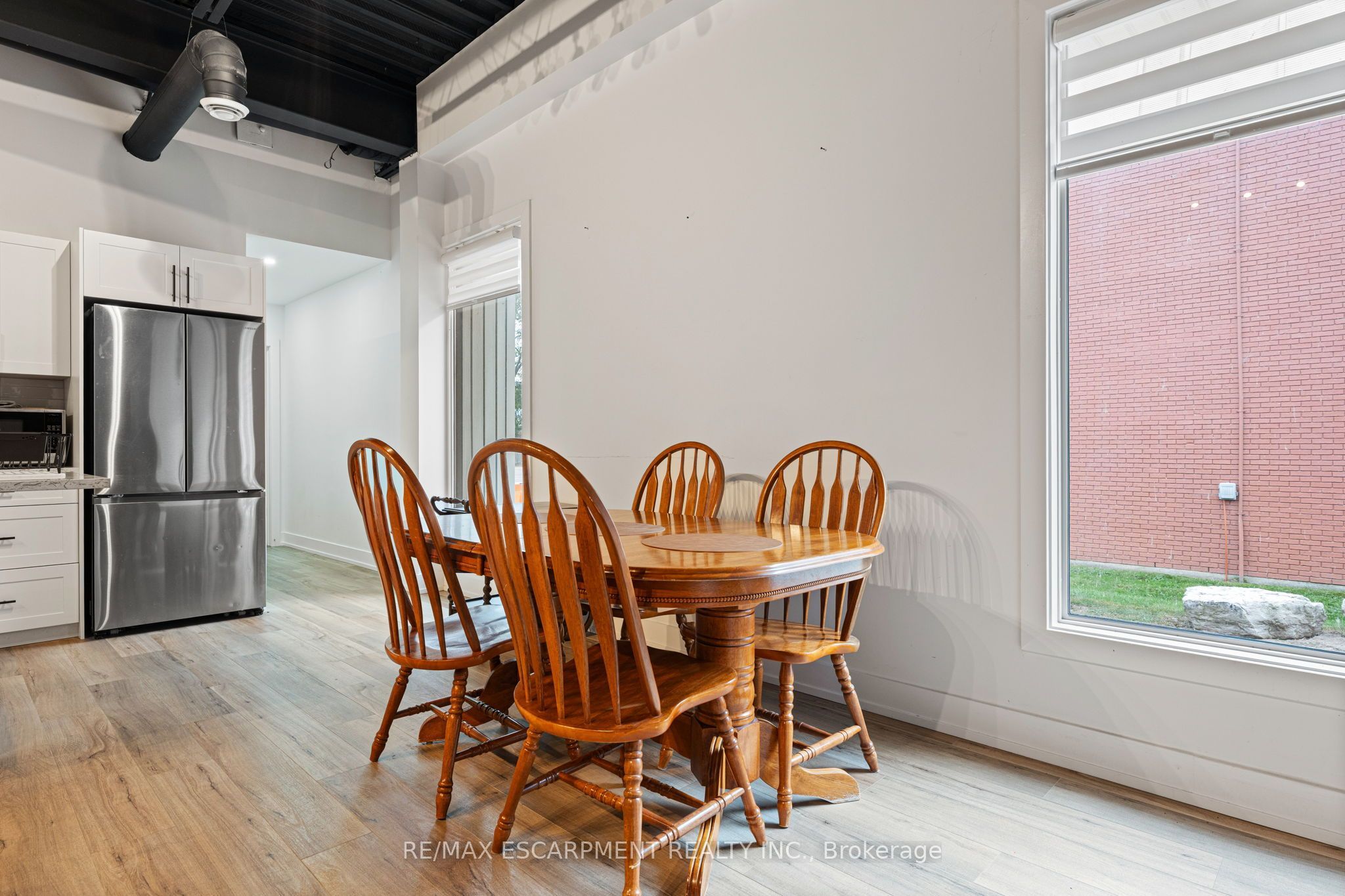 14 Caithness Street E Property Photo 6