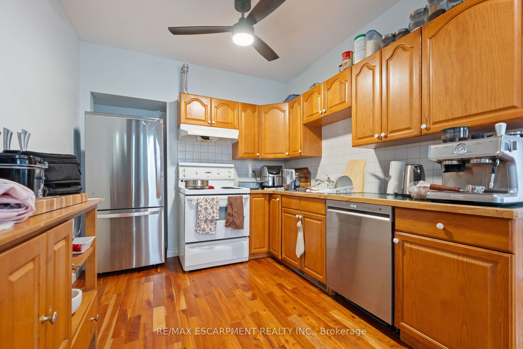 14 Caithness Street E Property Photo 16