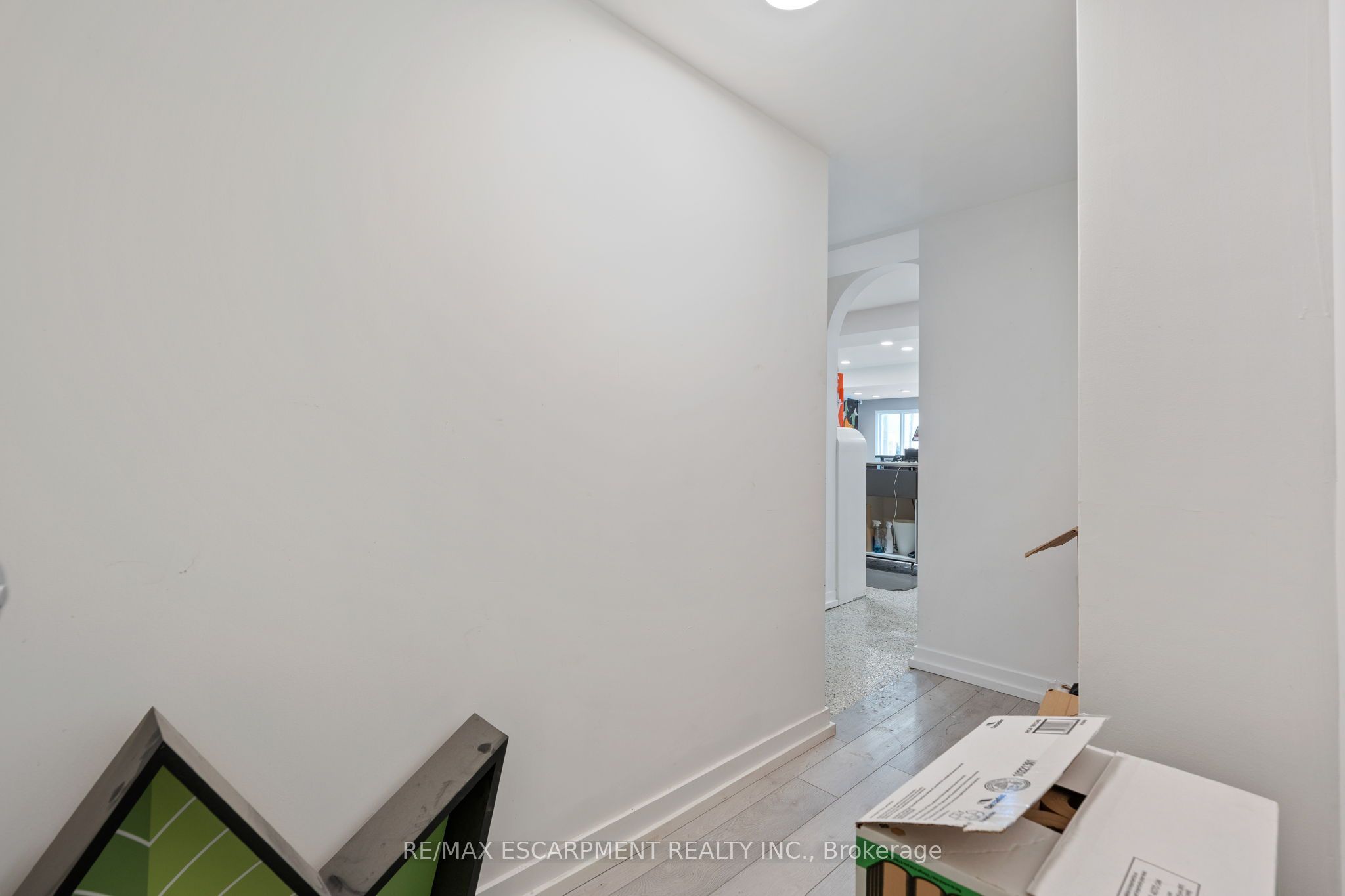 14 Caithness Street E Property Photo 17