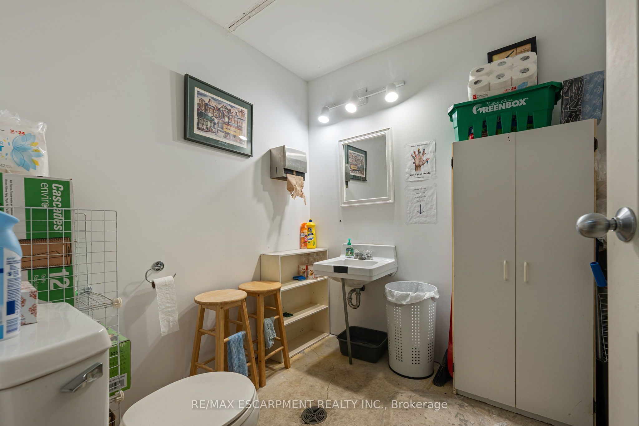 14 Caithness Street E Property Photo 20