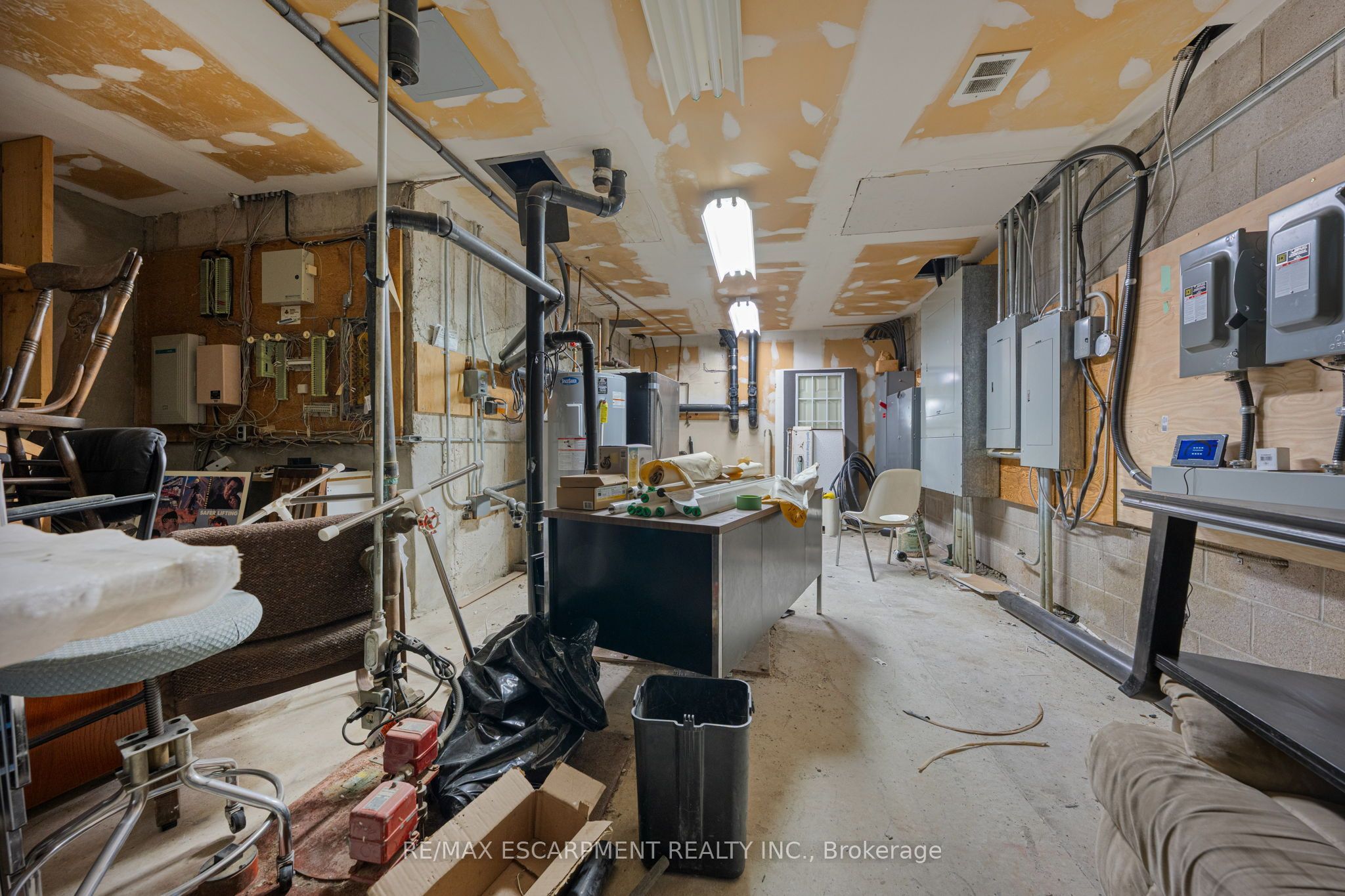 14 Caithness Street E Property Photo 23