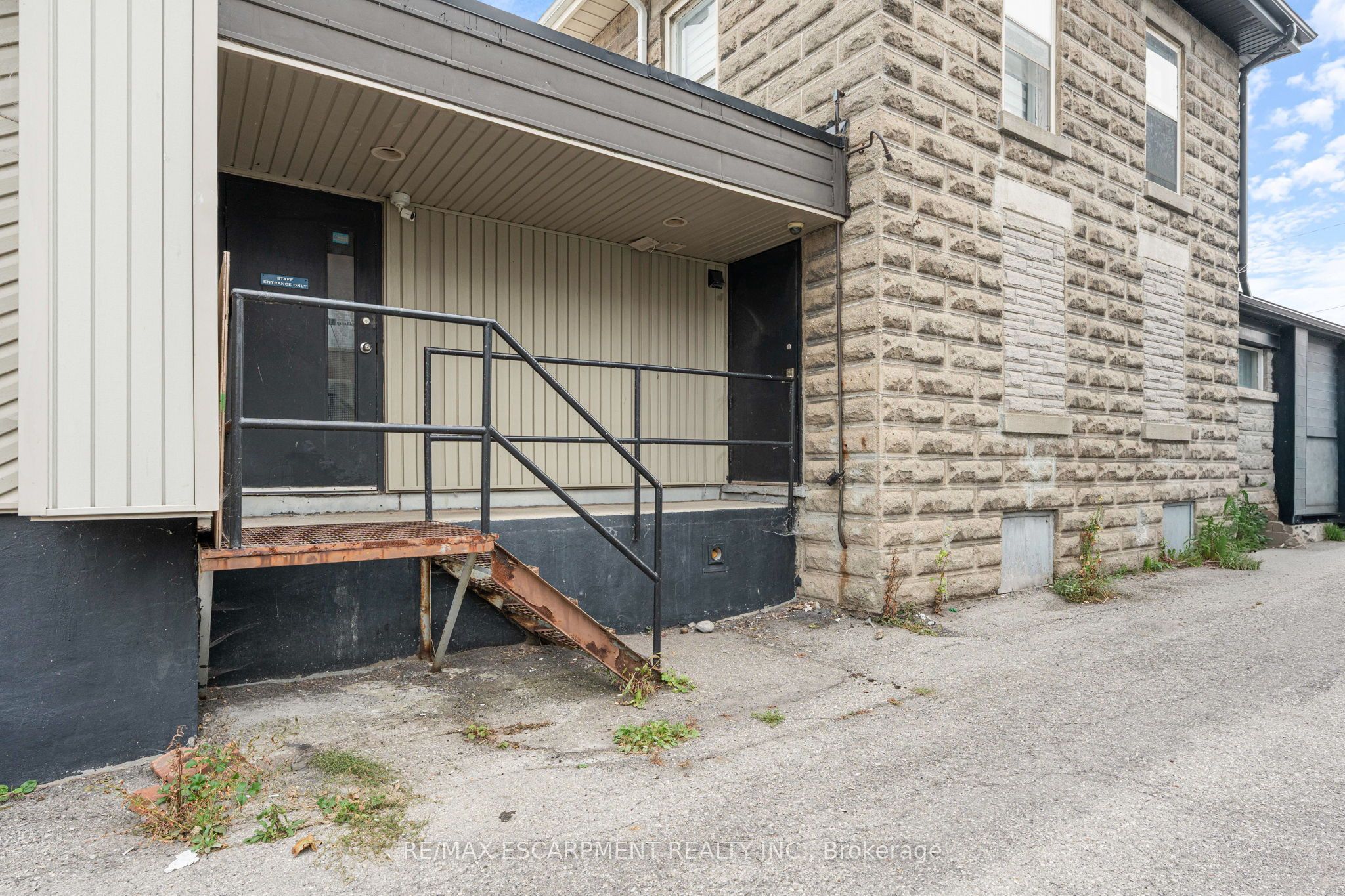 14 Caithness Street E Property Photo 26
