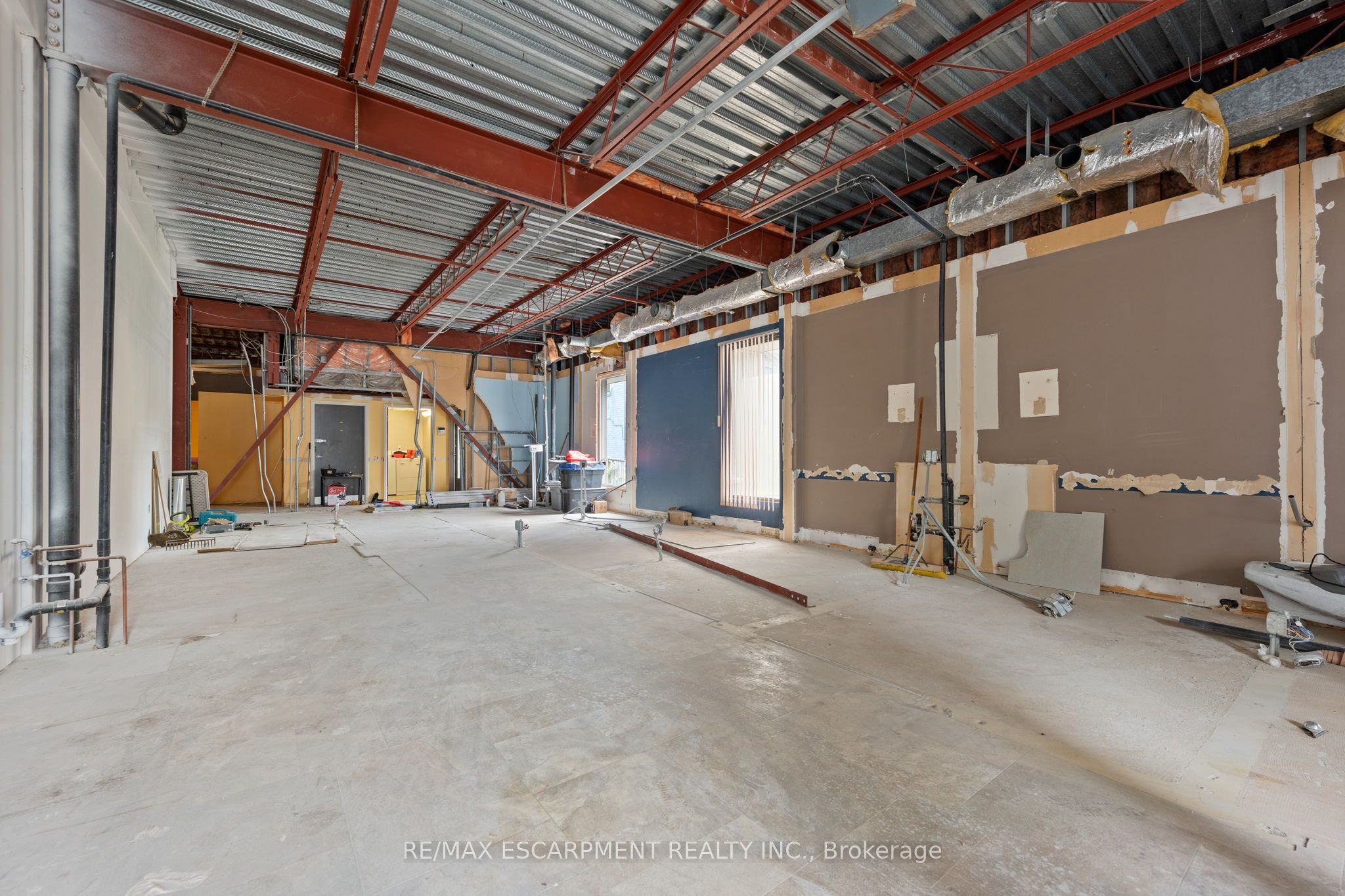 14 Caithness Street E Property Photo 28