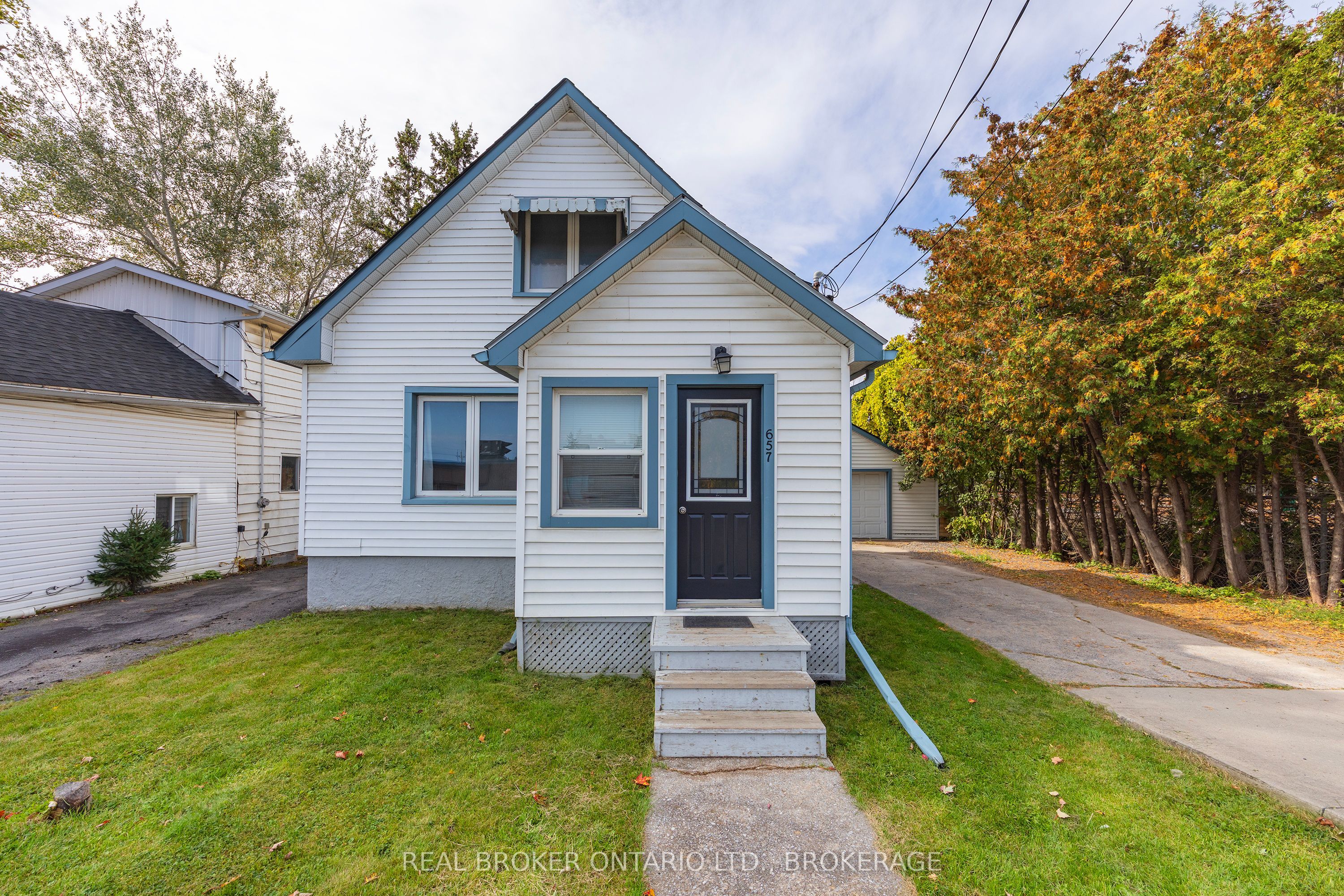 657 Collins Bay Road Property Photo 2