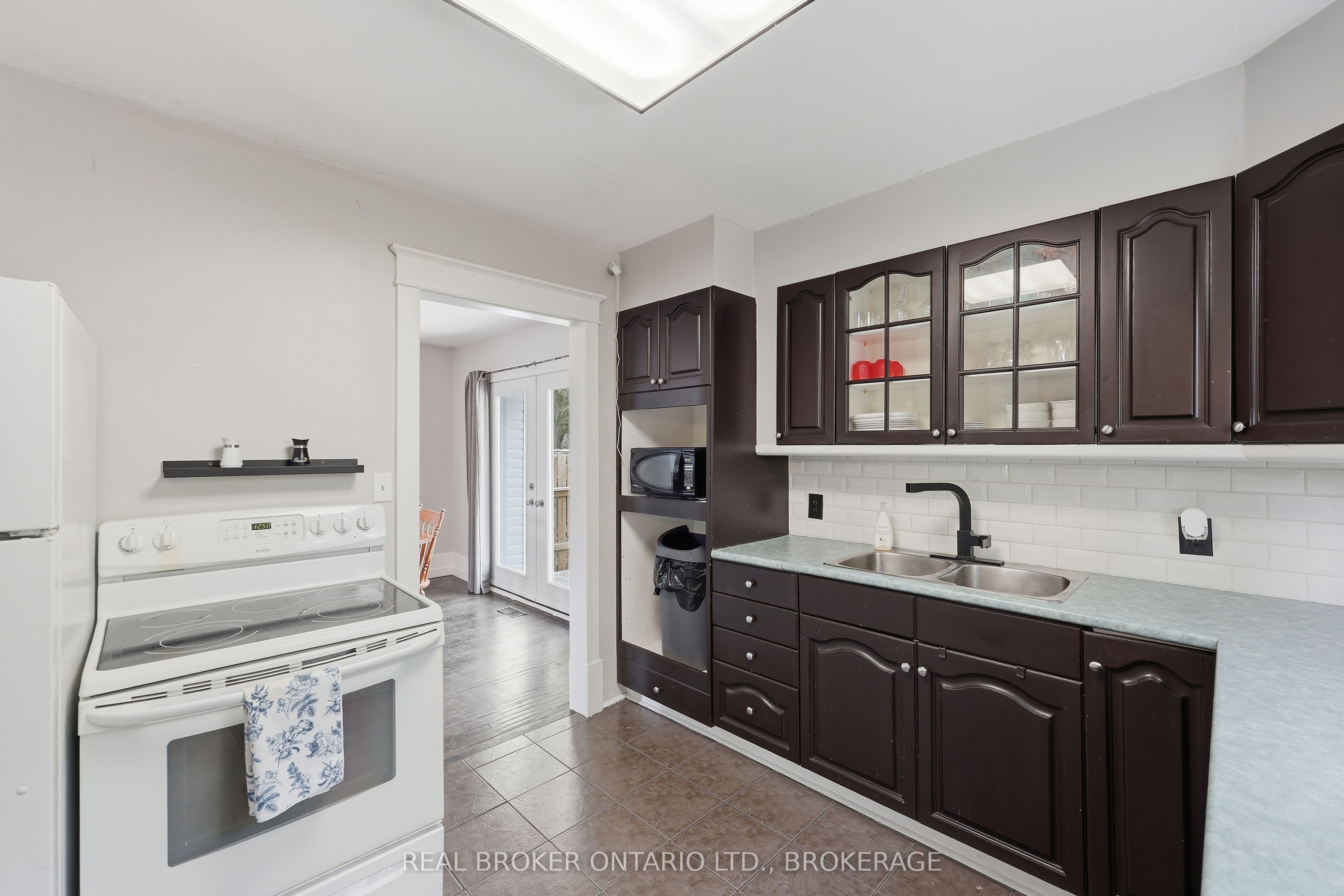 657 Collins Bay Road Property Photo 14