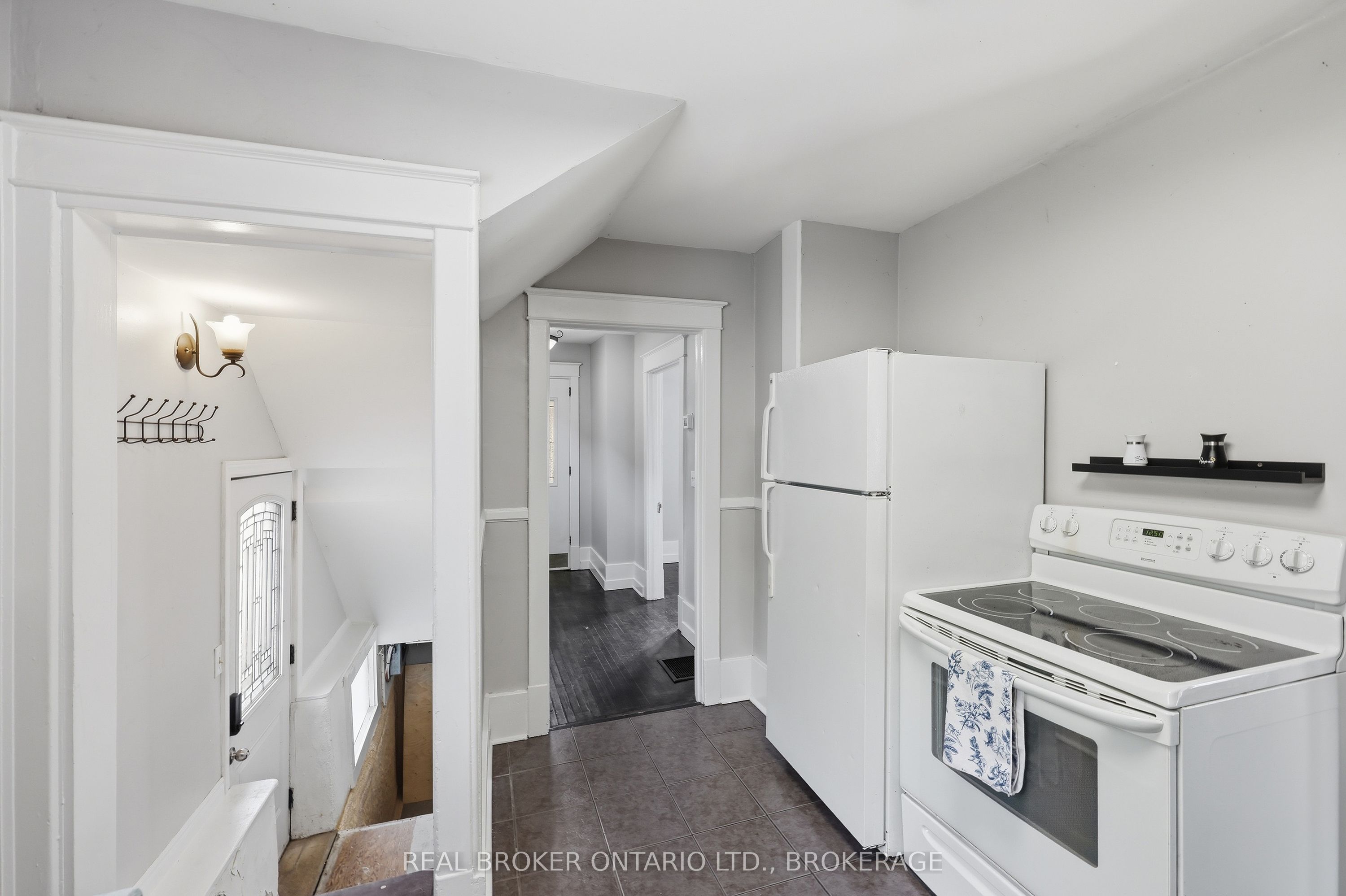 657 Collins Bay Road Property Photo 15