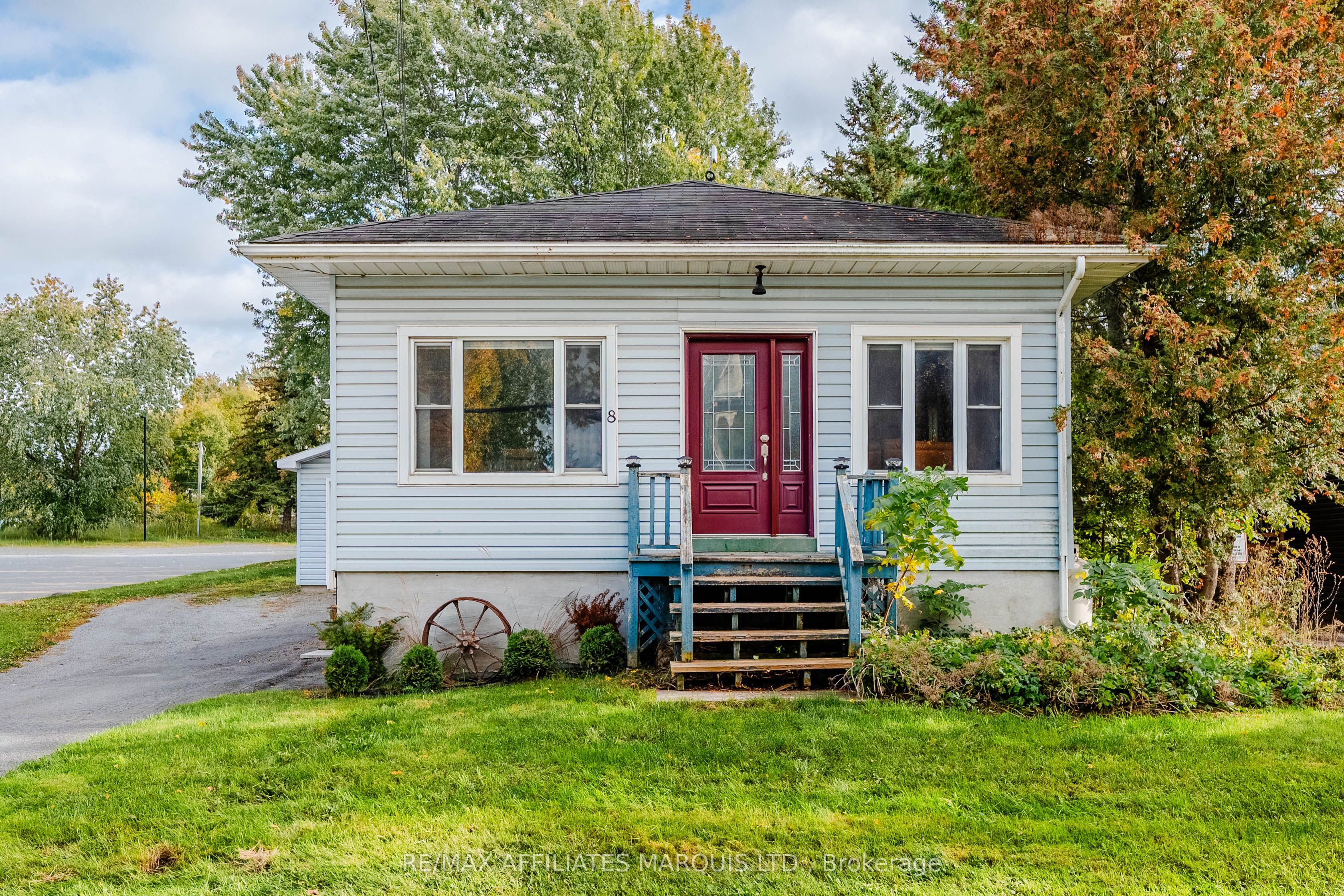 8 Mechanic Street W Property Photo 2