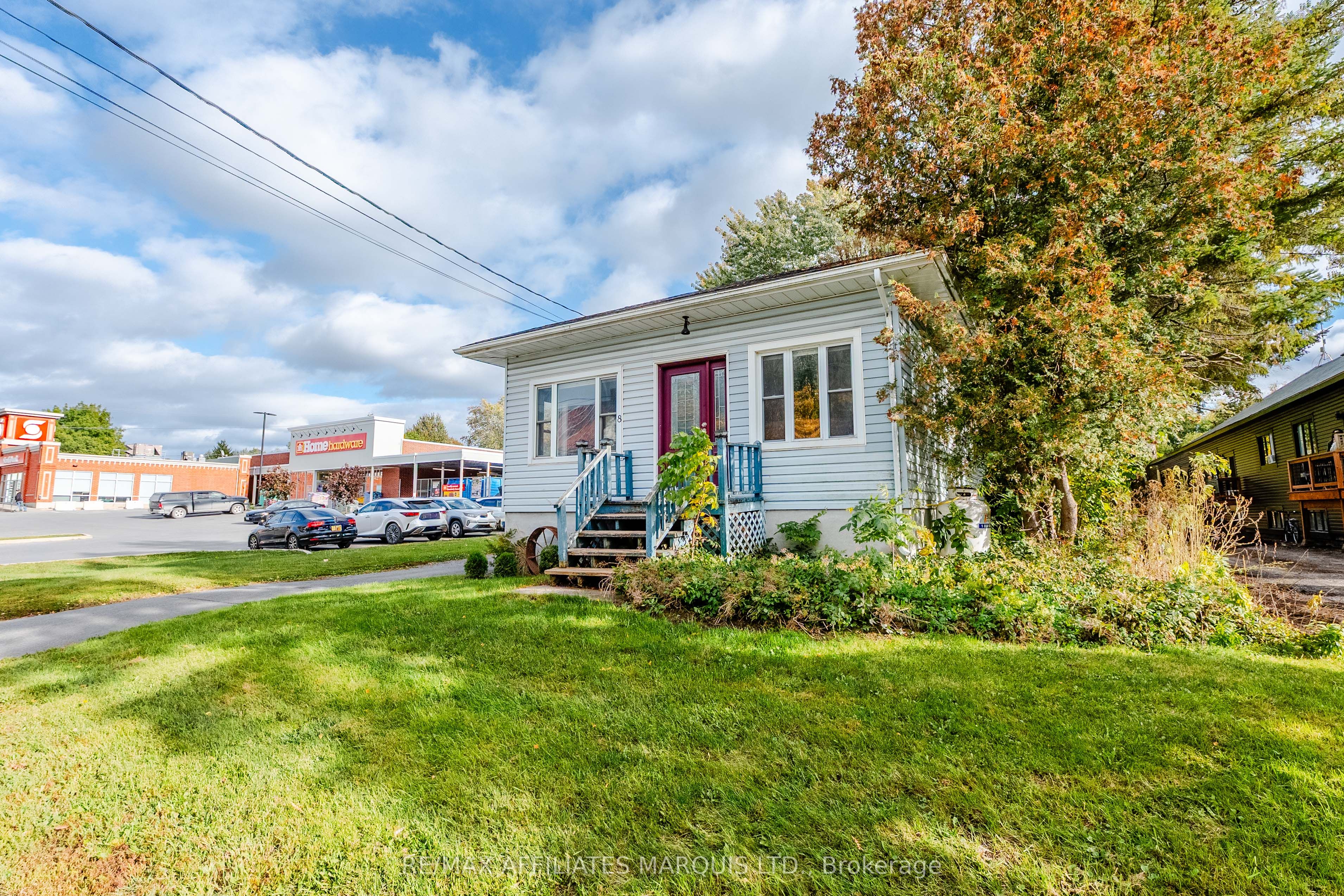 8 Mechanic Street W Property Photo 3