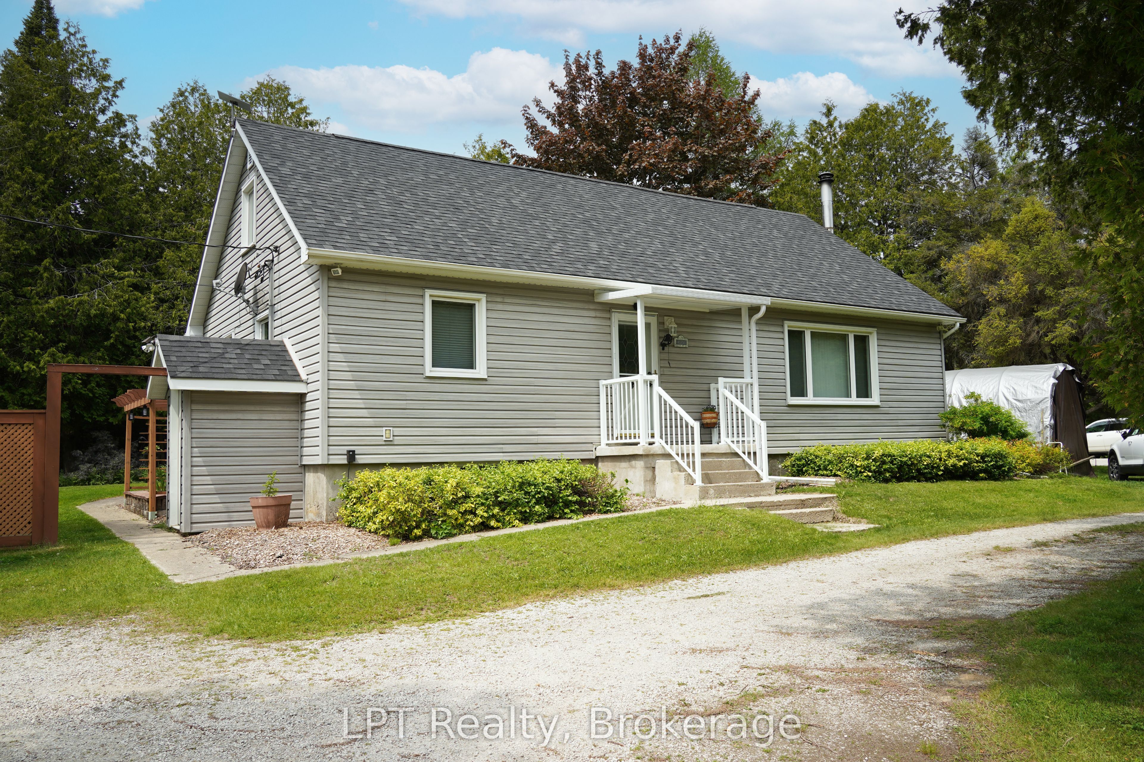 668 Pike Bay Road Property Photo 2