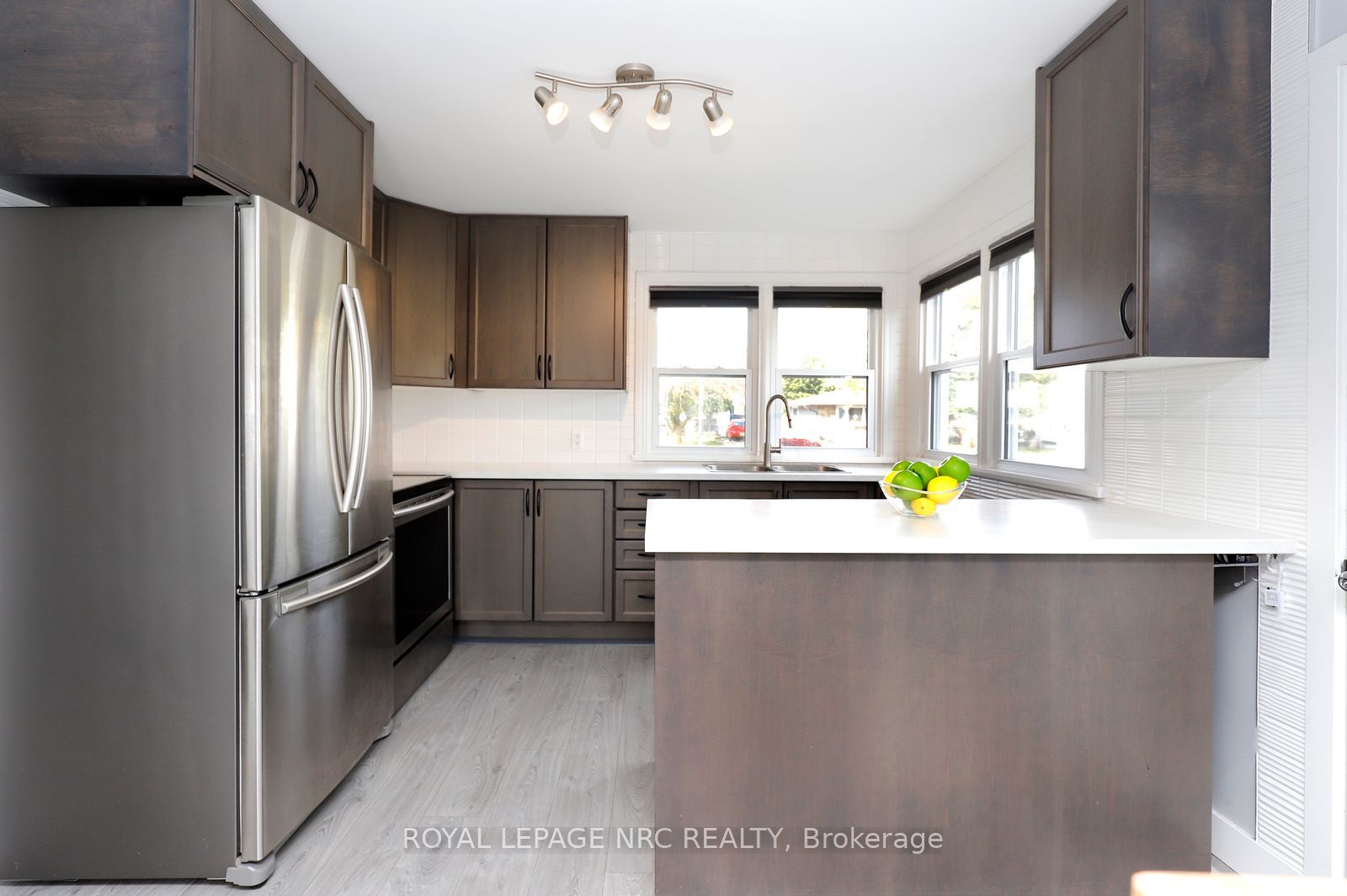 4553 Ontario Street Property Photo 9