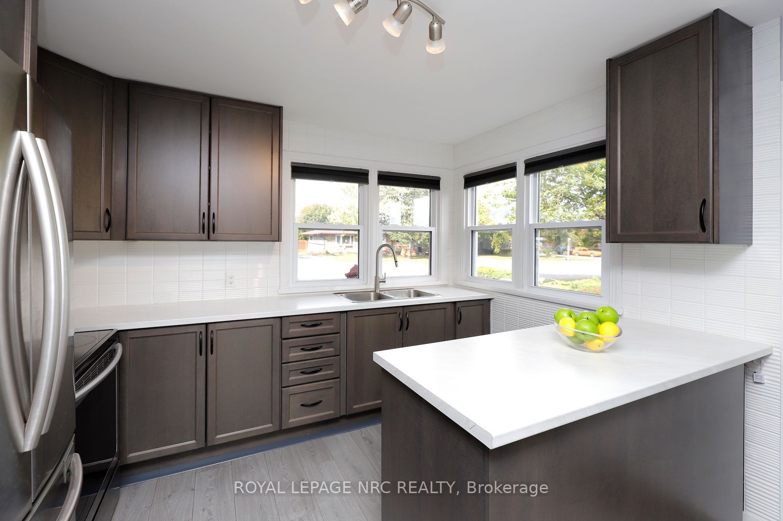 4553 Ontario Street Property Photo 10