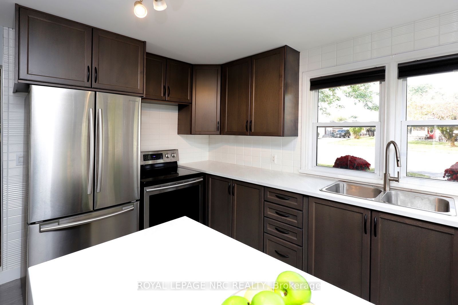 4553 Ontario Street Property Photo 12