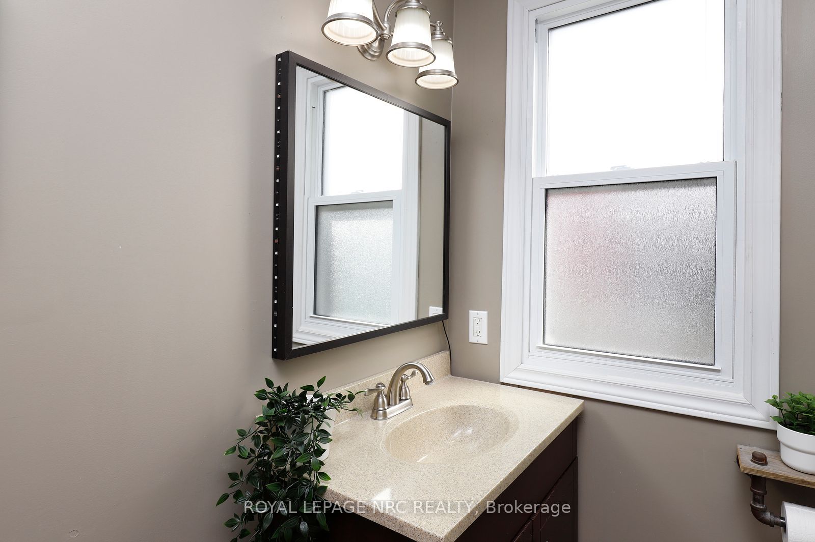 4553 Ontario Street Property Photo 21