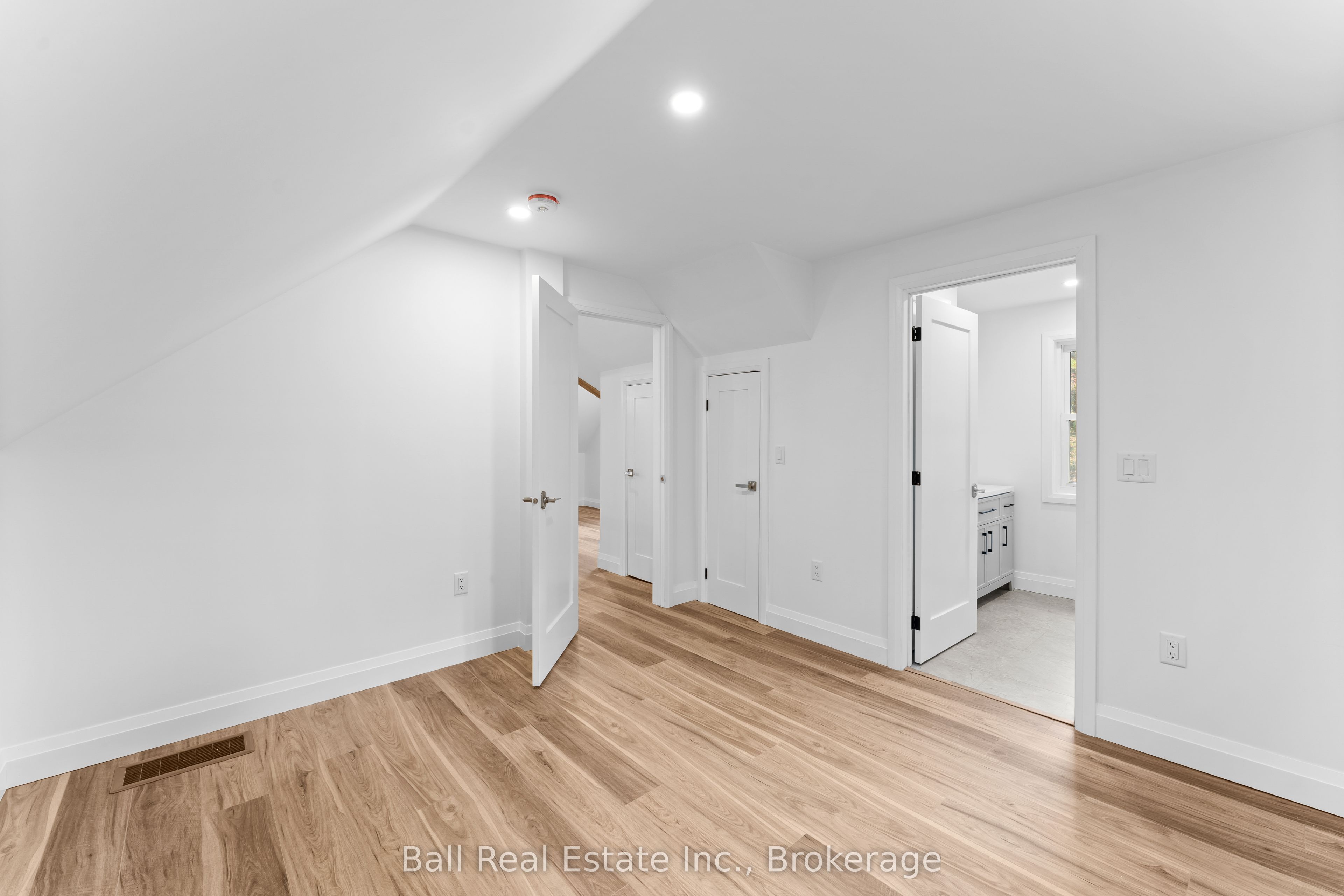 319 Boundary Road Property Photo 30
