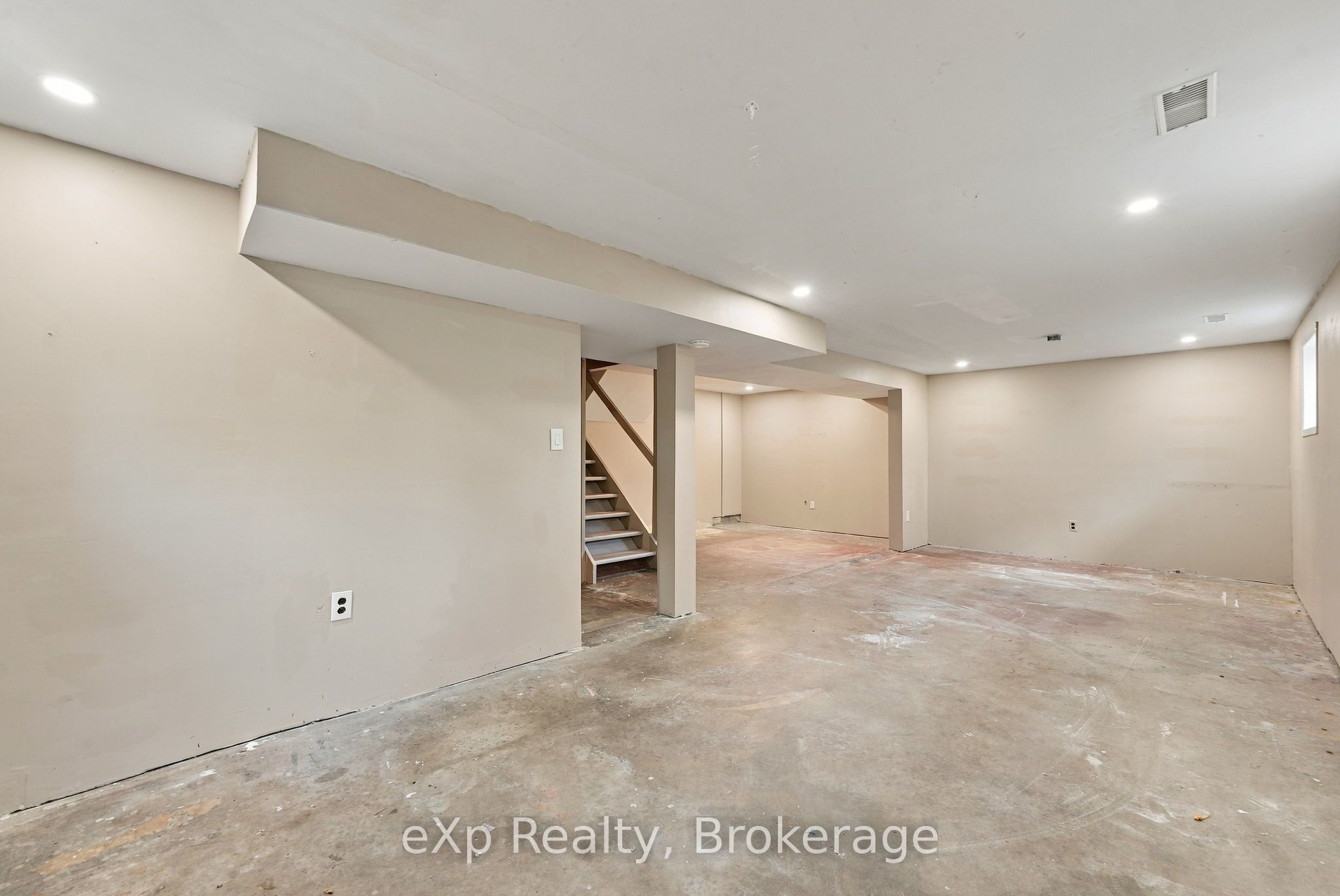 2 Ravensdale Road Property Photo 27