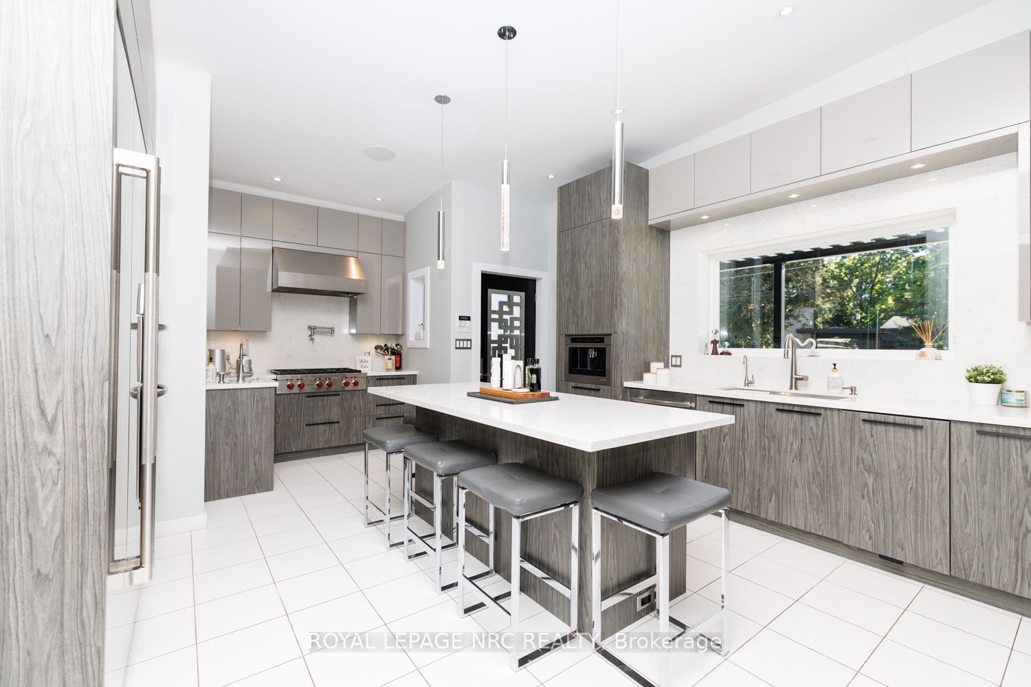 100 Marsdale Drive Property Photo 7