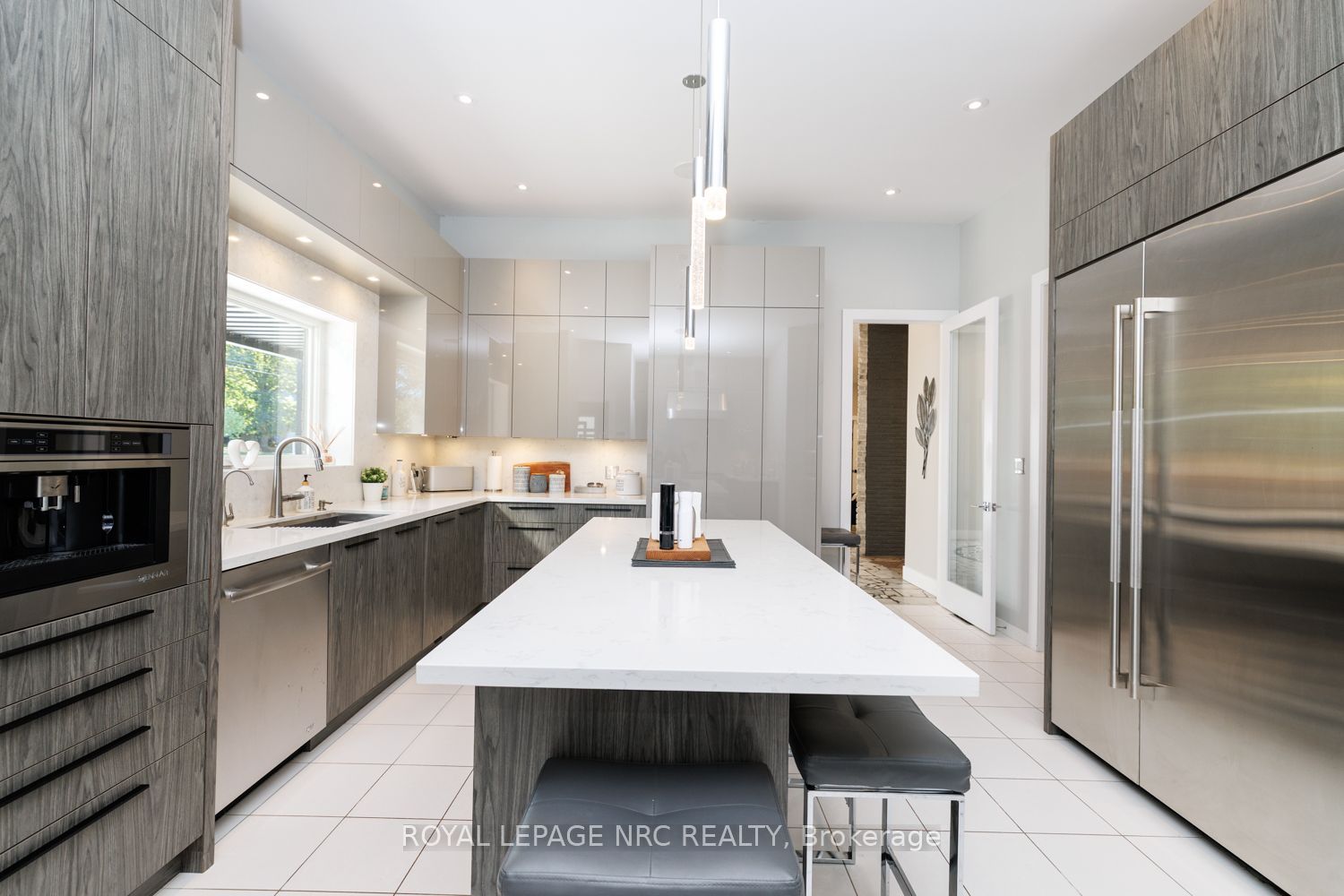 100 Marsdale Drive Property Photo 8