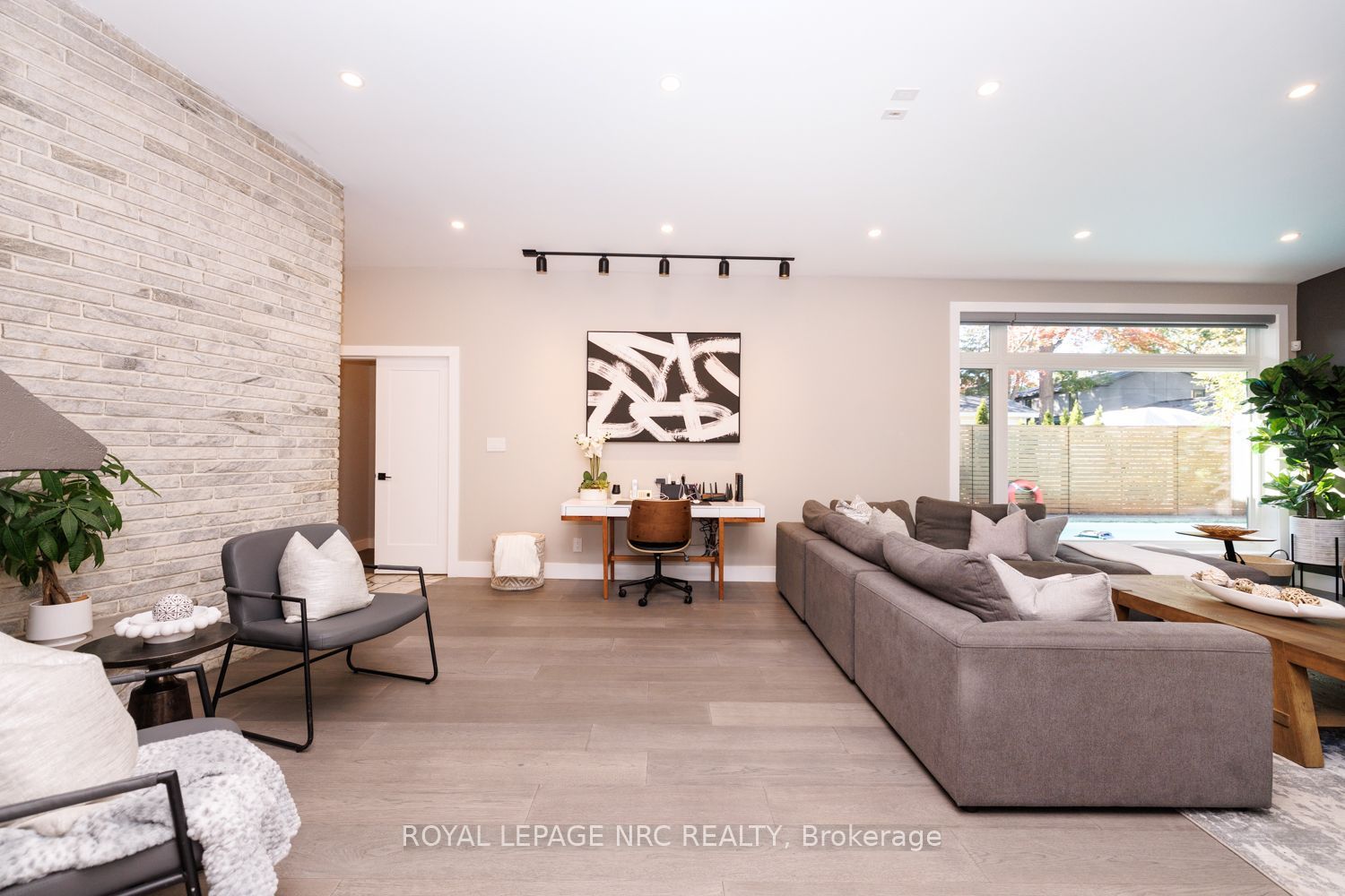 100 Marsdale Drive Property Photo 13