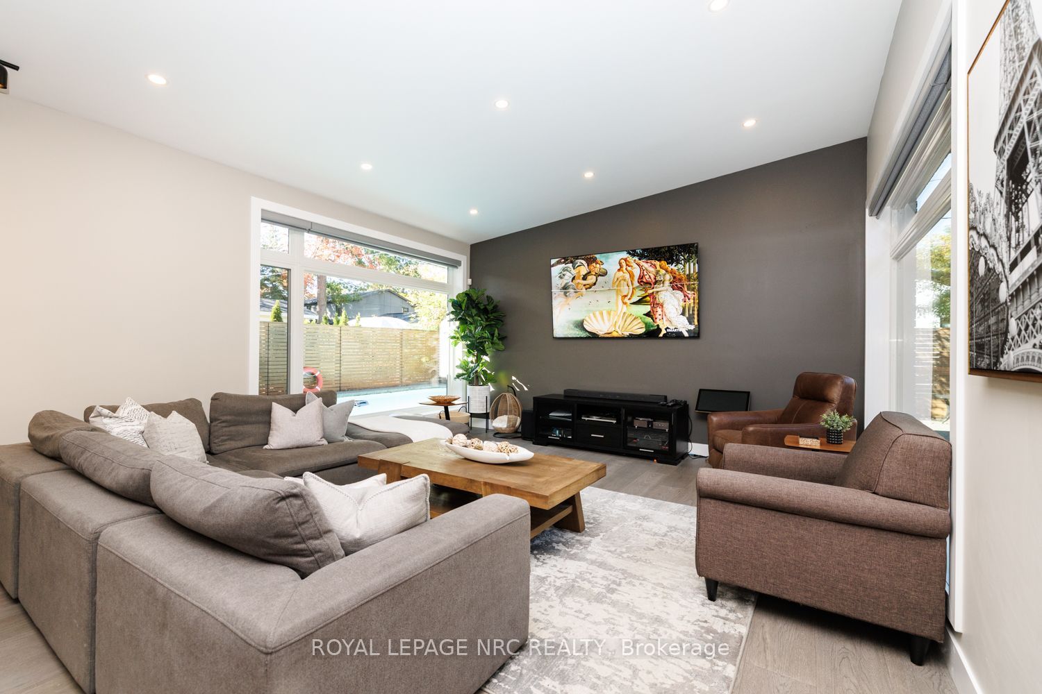 100 Marsdale Drive Property Photo 14