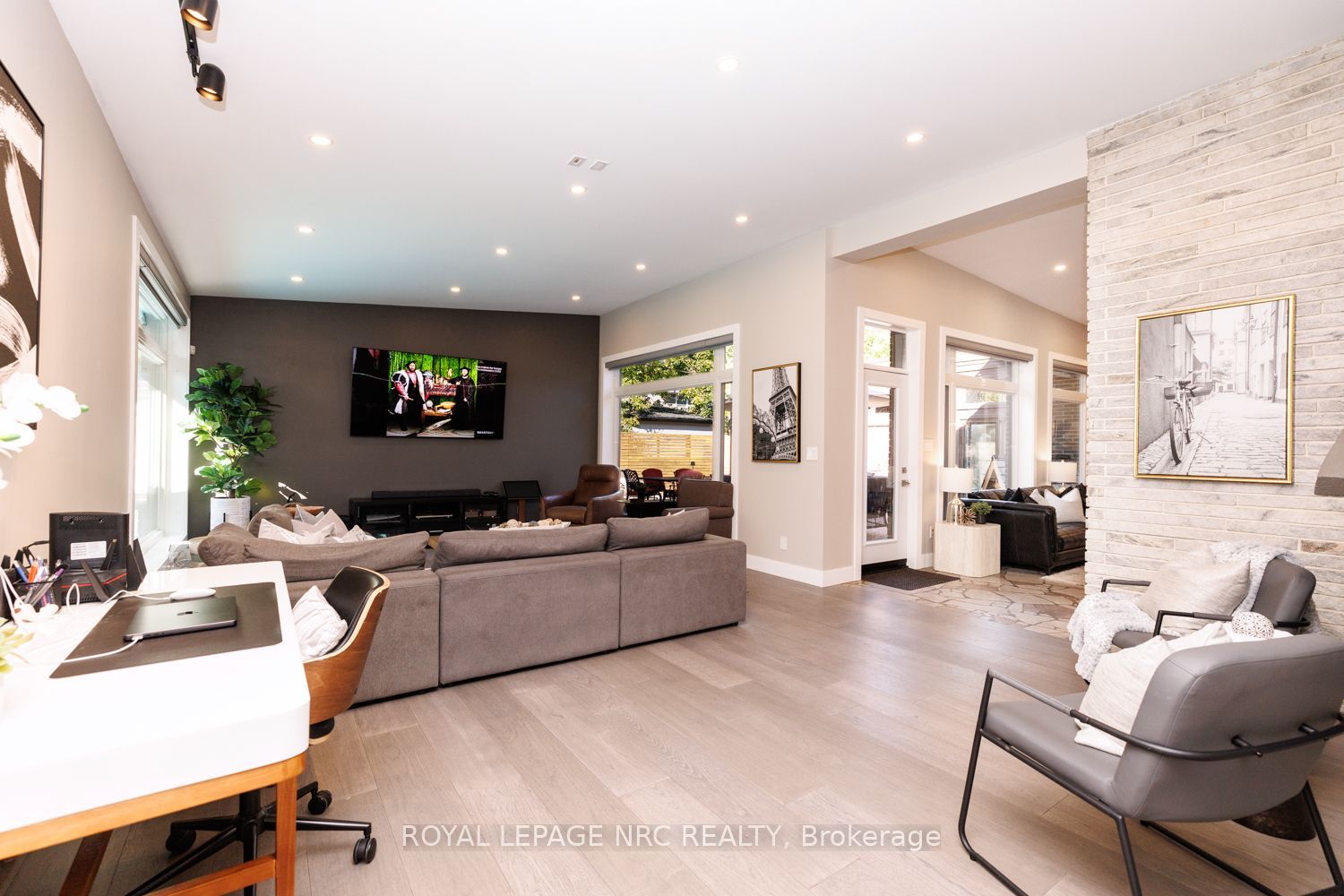 100 Marsdale Drive Property Photo 15